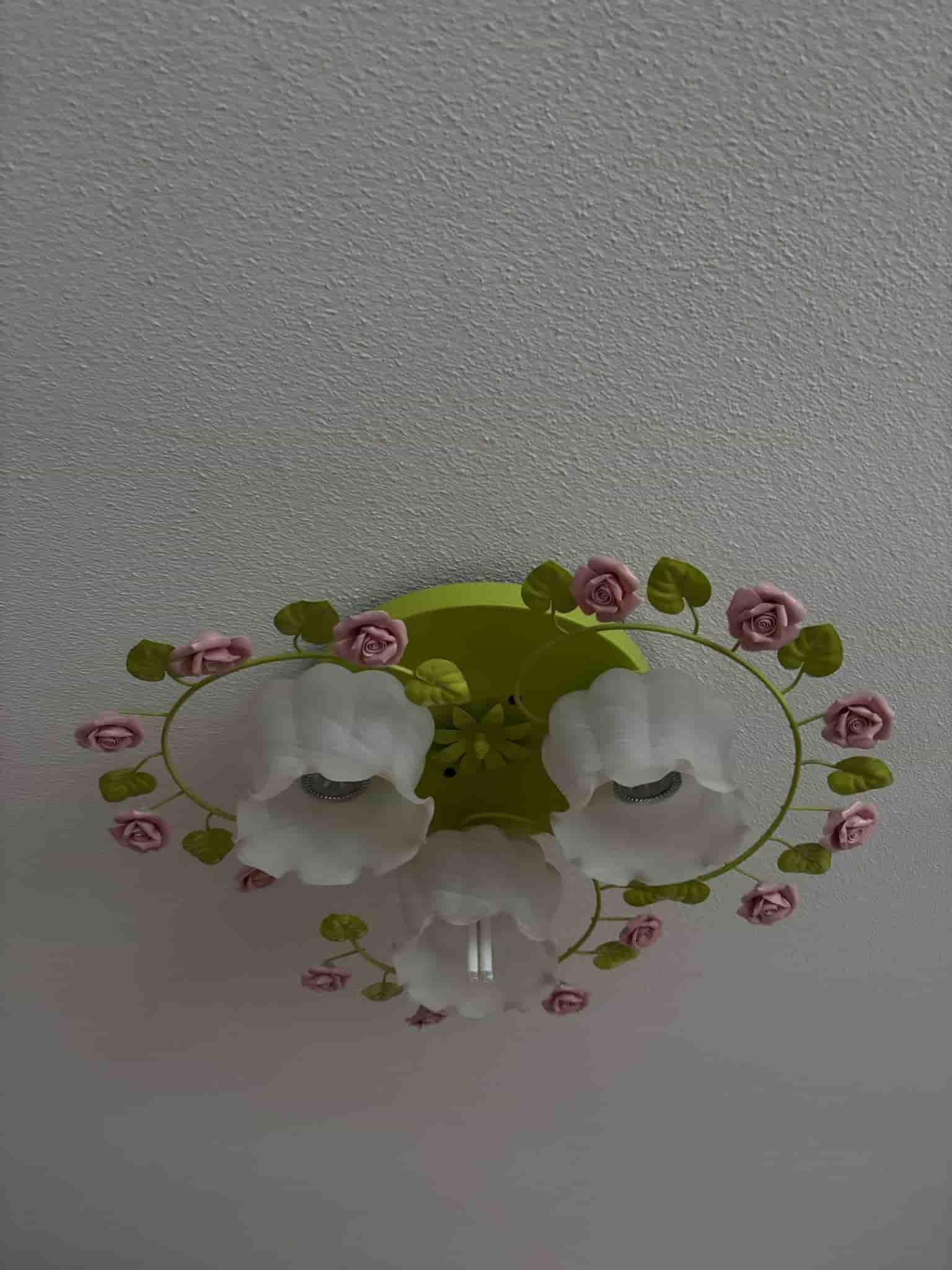 Taklampa med blommor med 3 lampor , vintage lampa