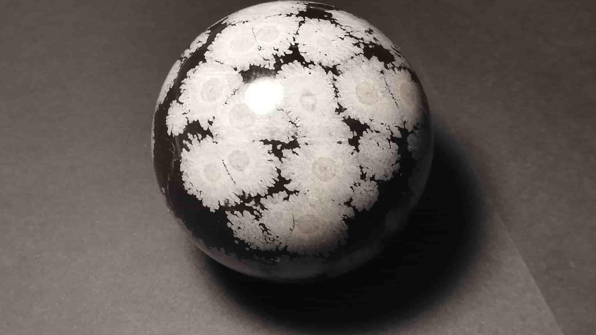 Snöflinga Obsidian kristallkula ,ny,naturlig