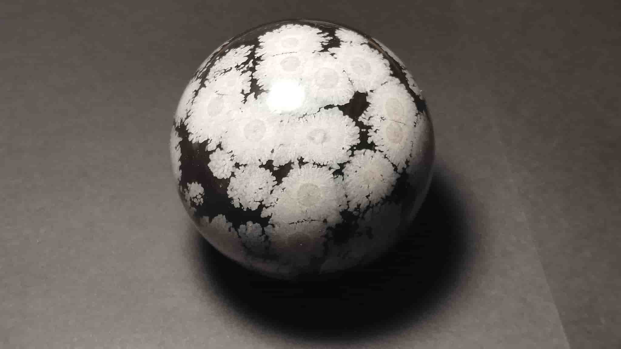Snöflinga Obsidian kristallkula ,ny,naturlig