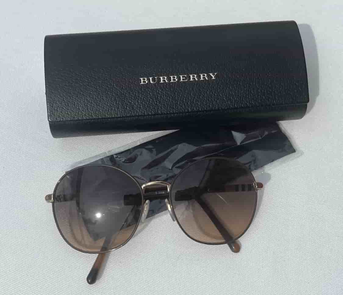 Burberry Solglasögon, Modell OBE3094 1257G9
