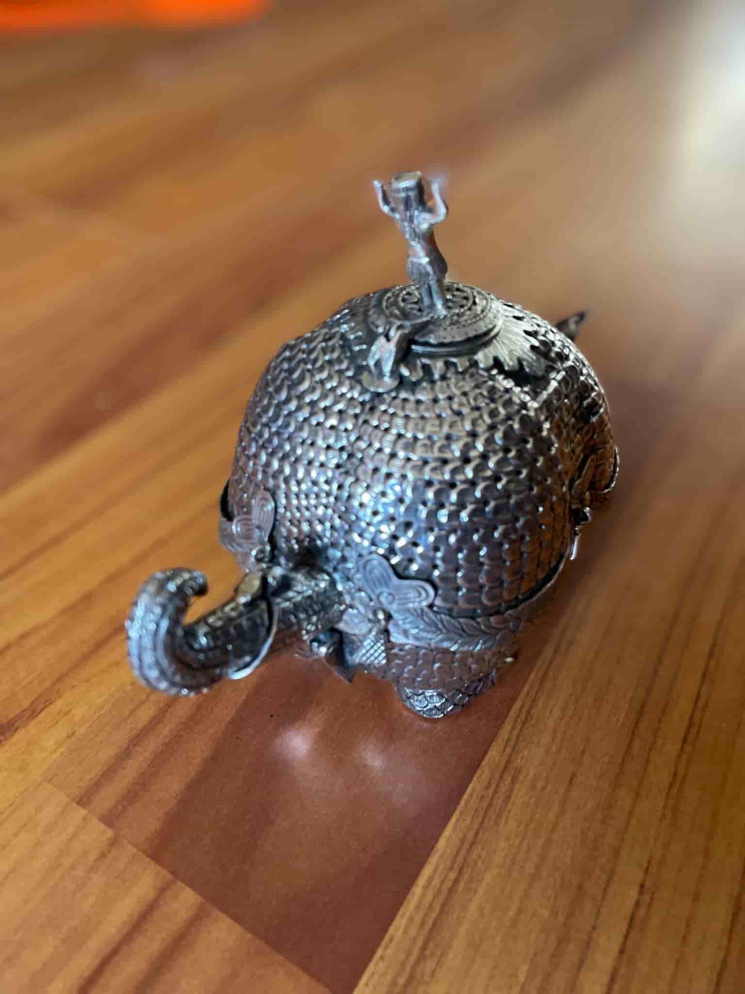 Exklusiv rökelsehållare i äkta silver - bältdjur (armadillo)