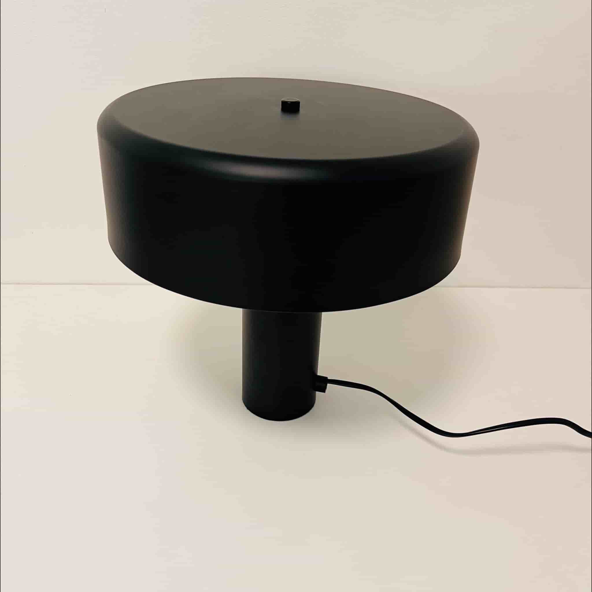 Bordslampa - Svart - Metall i Bra skick!