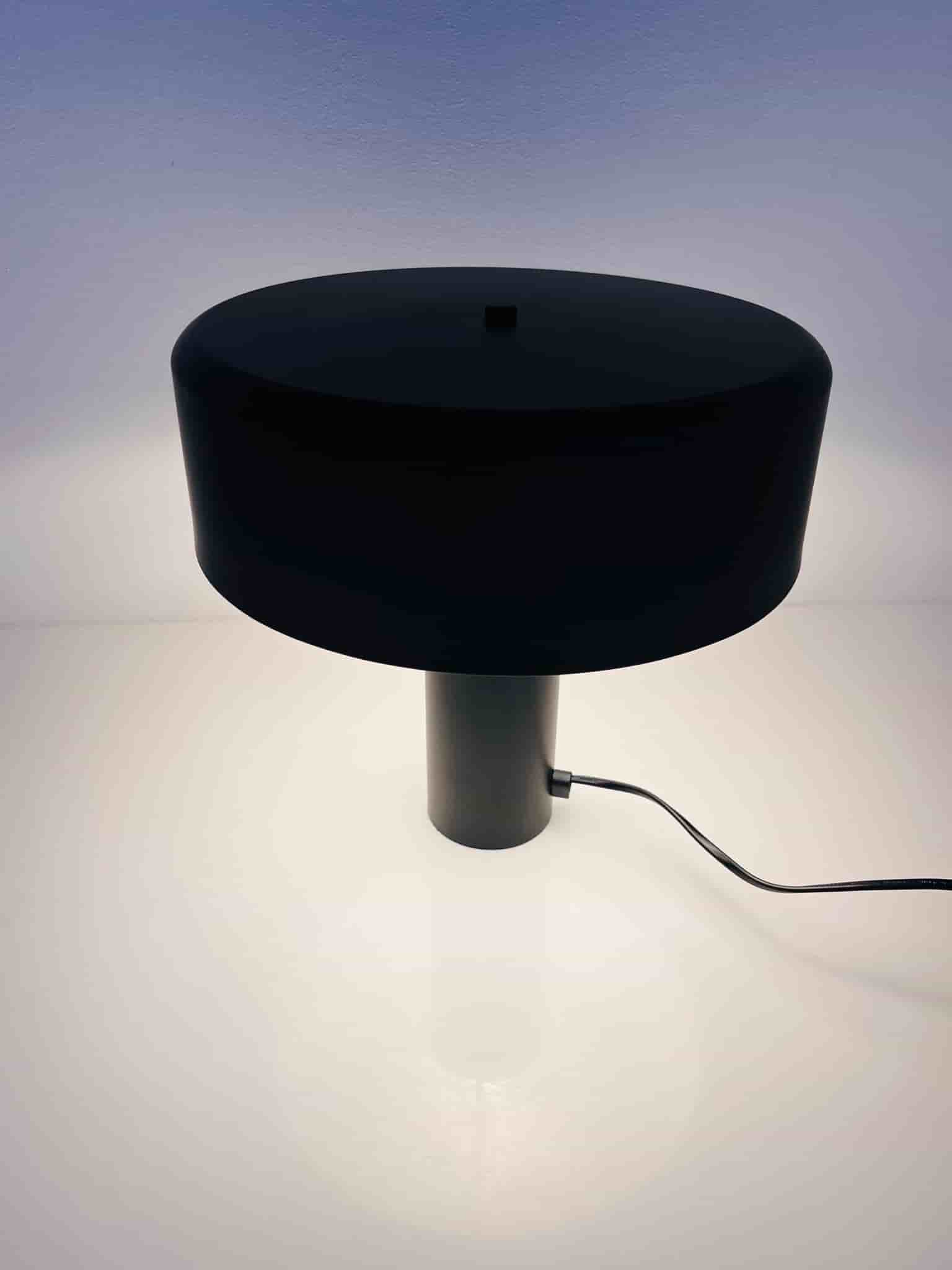 Bordslampa - Svart - Metall i Bra skick!
