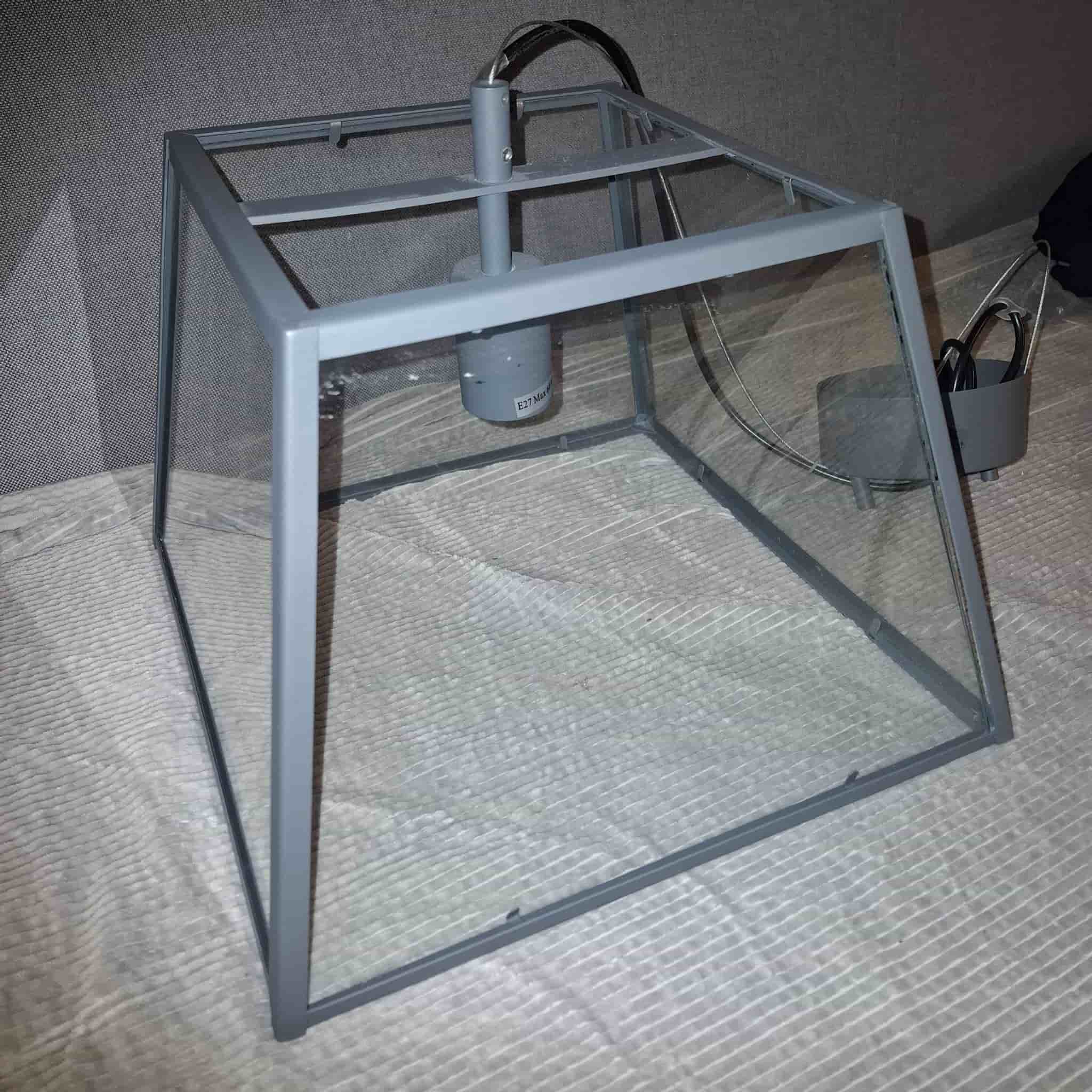 Stilren taklampa med glas