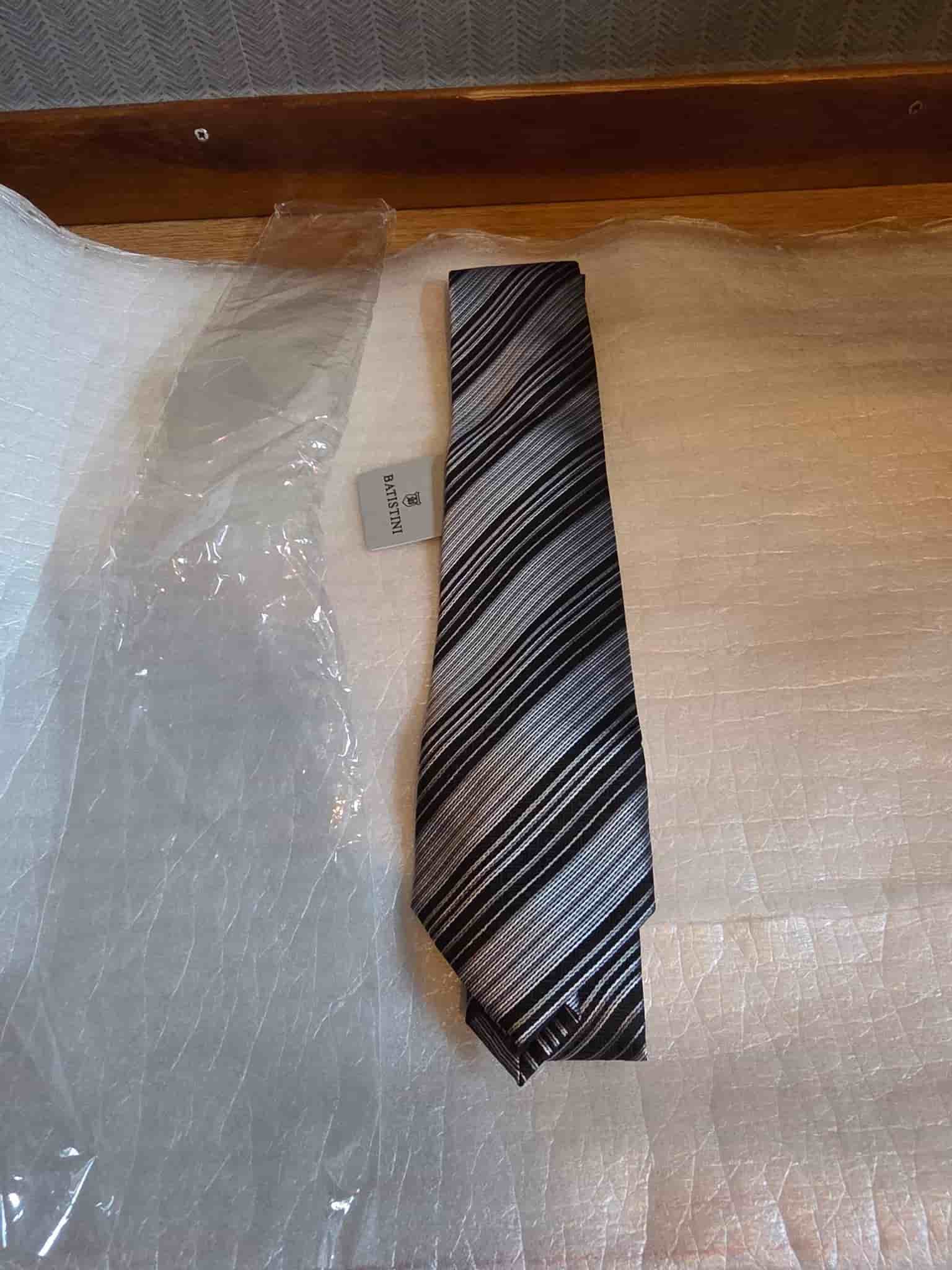 Ny från Batistini Vacker Grå Svart Slips