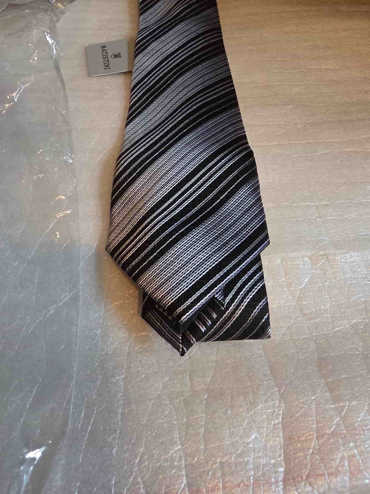 Ny från Batistini Vacker Grå Svart Slips