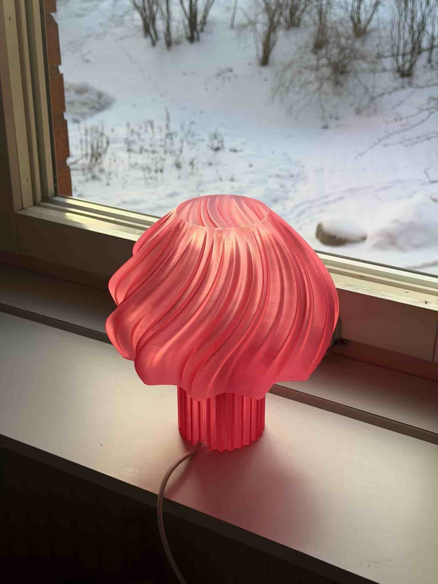 Rosa bordslampa i swirldesign