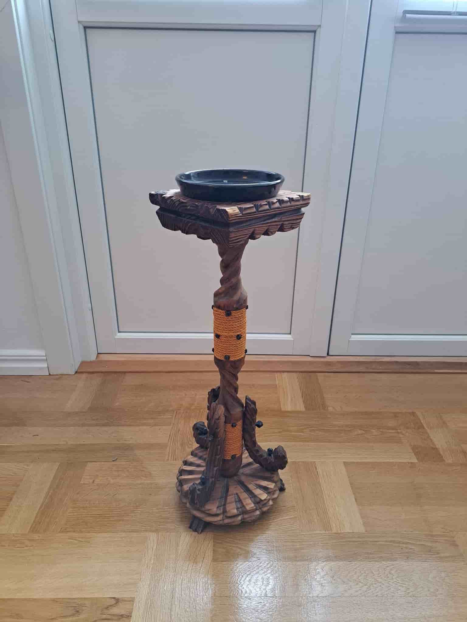Träpiedestal för växter