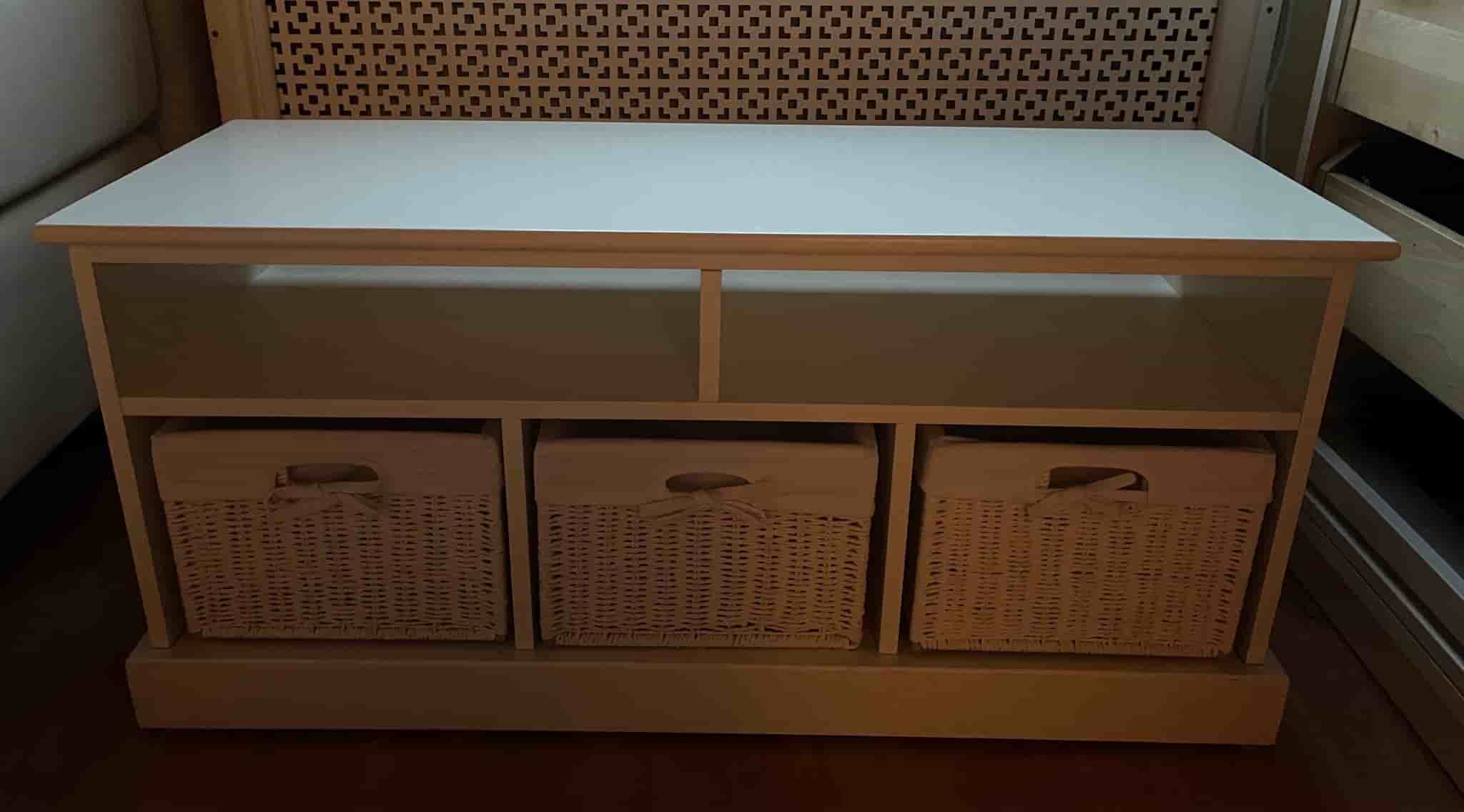 Jysk OURE vit bänksitt bänk hallmöbel med 3 förvarings rotting korgar 95x35x45cm