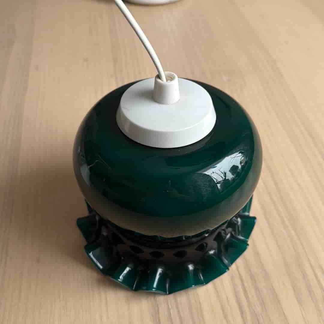 Taklampa i grön glas
