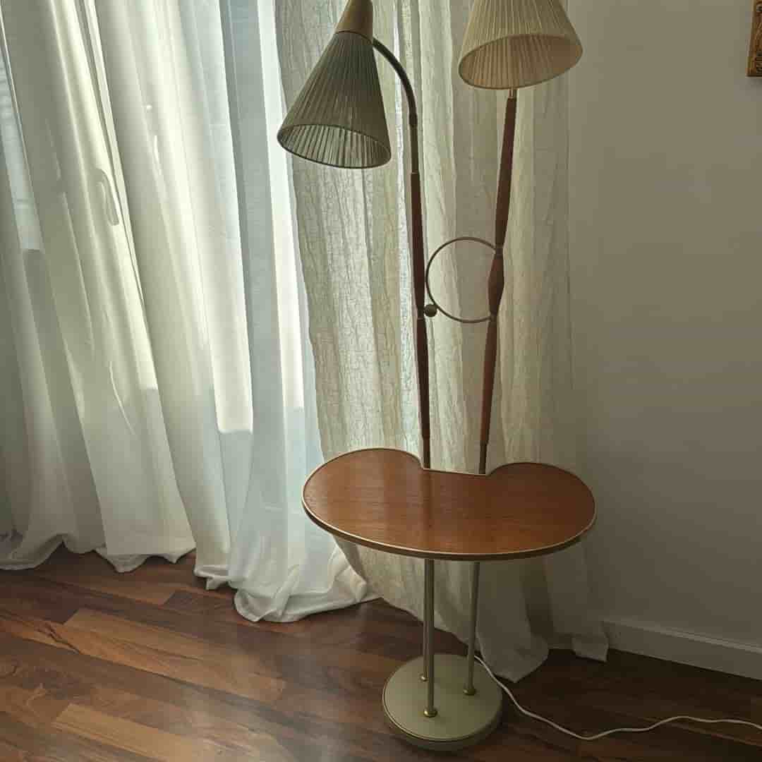 Vintage golvlampa med bord, teak, mässing-Rejmyra.