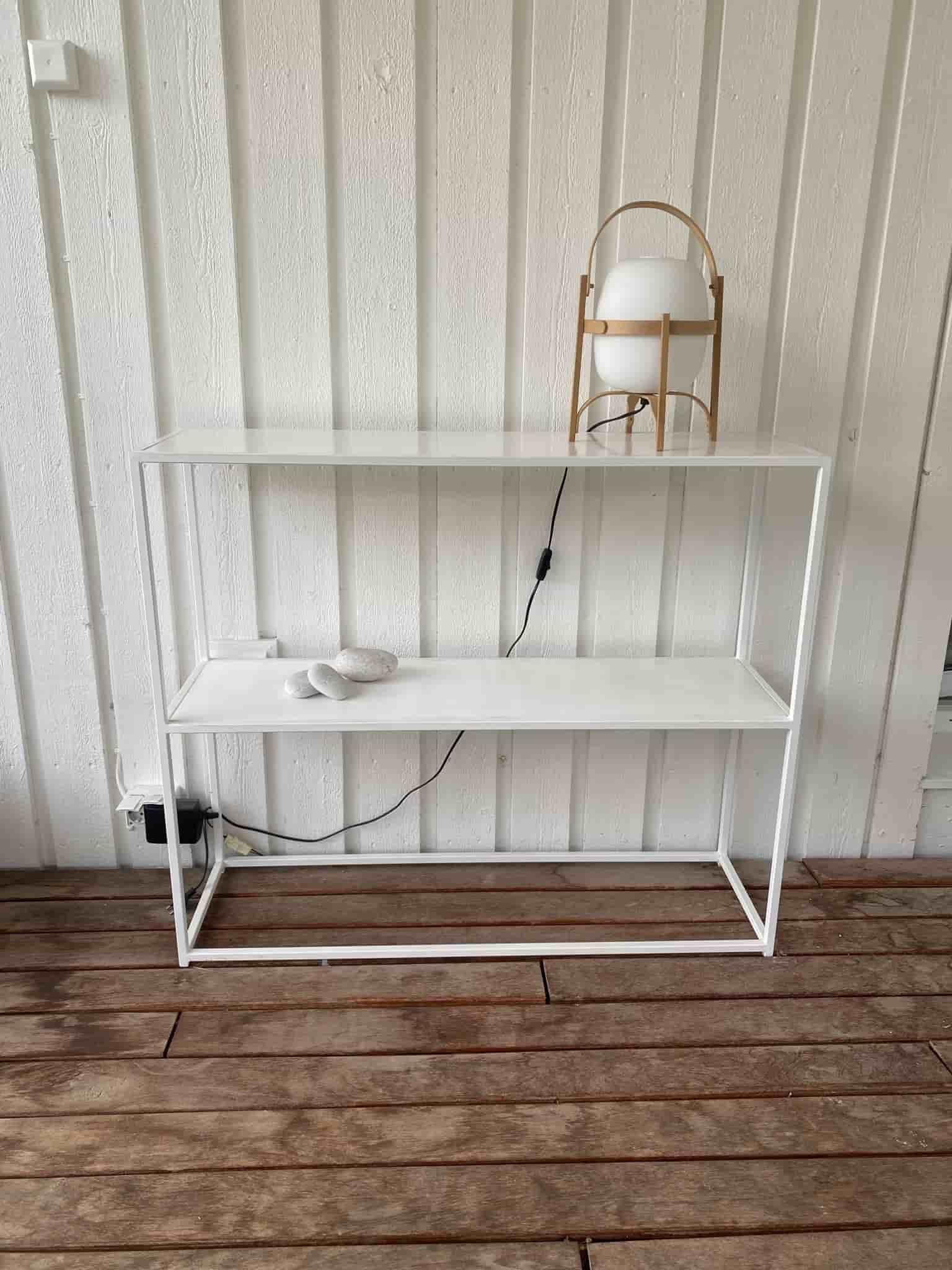 Bänk i Vitlackad stål