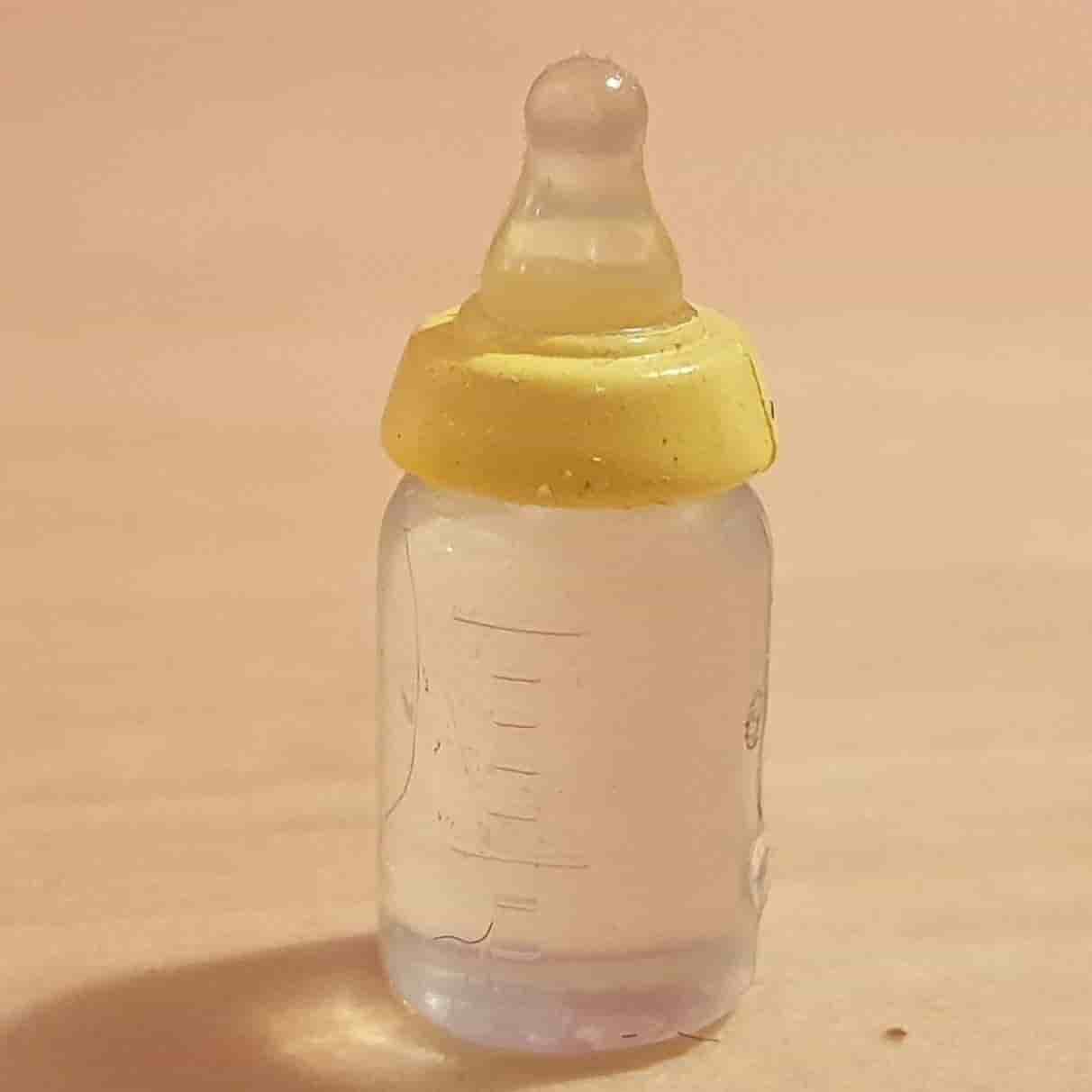 Miniatyr nappflaska baby gul Sylvanian families
