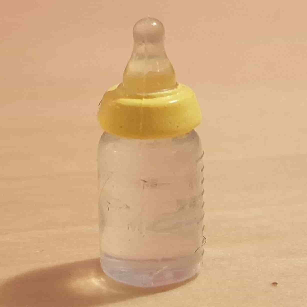 Miniatyr nappflaska baby gul Sylvanian families