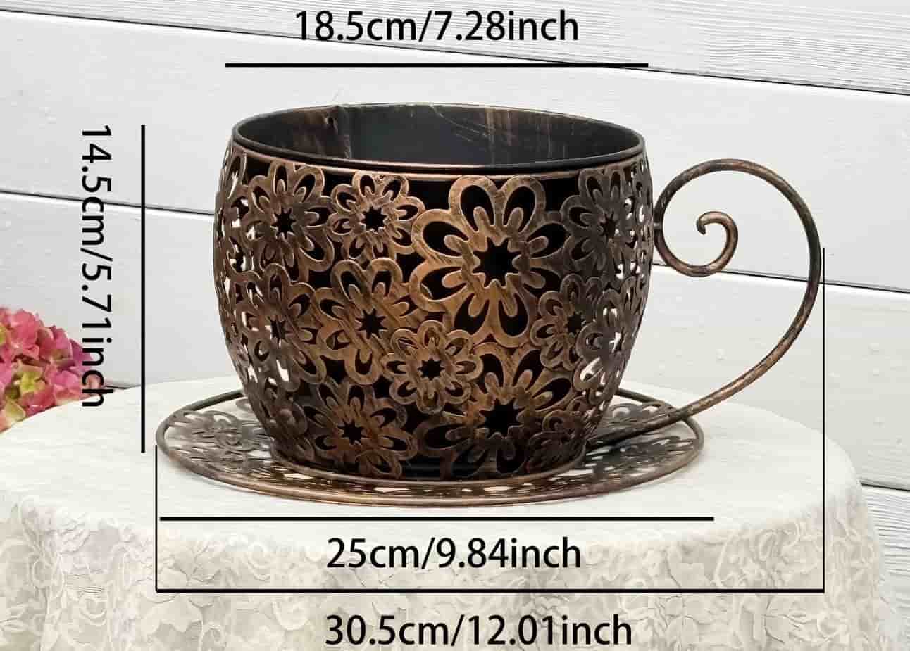 Blomkruka i form av en kaffekopp - metall.