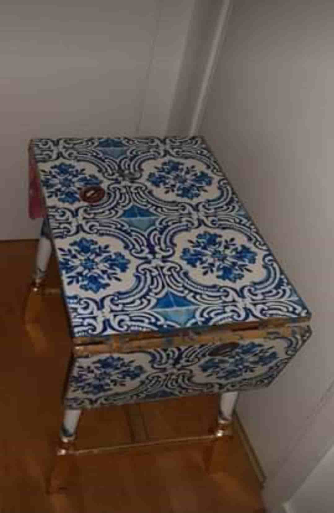 Mindre bord med Christian Lacroix Tapet Patio Cobalt