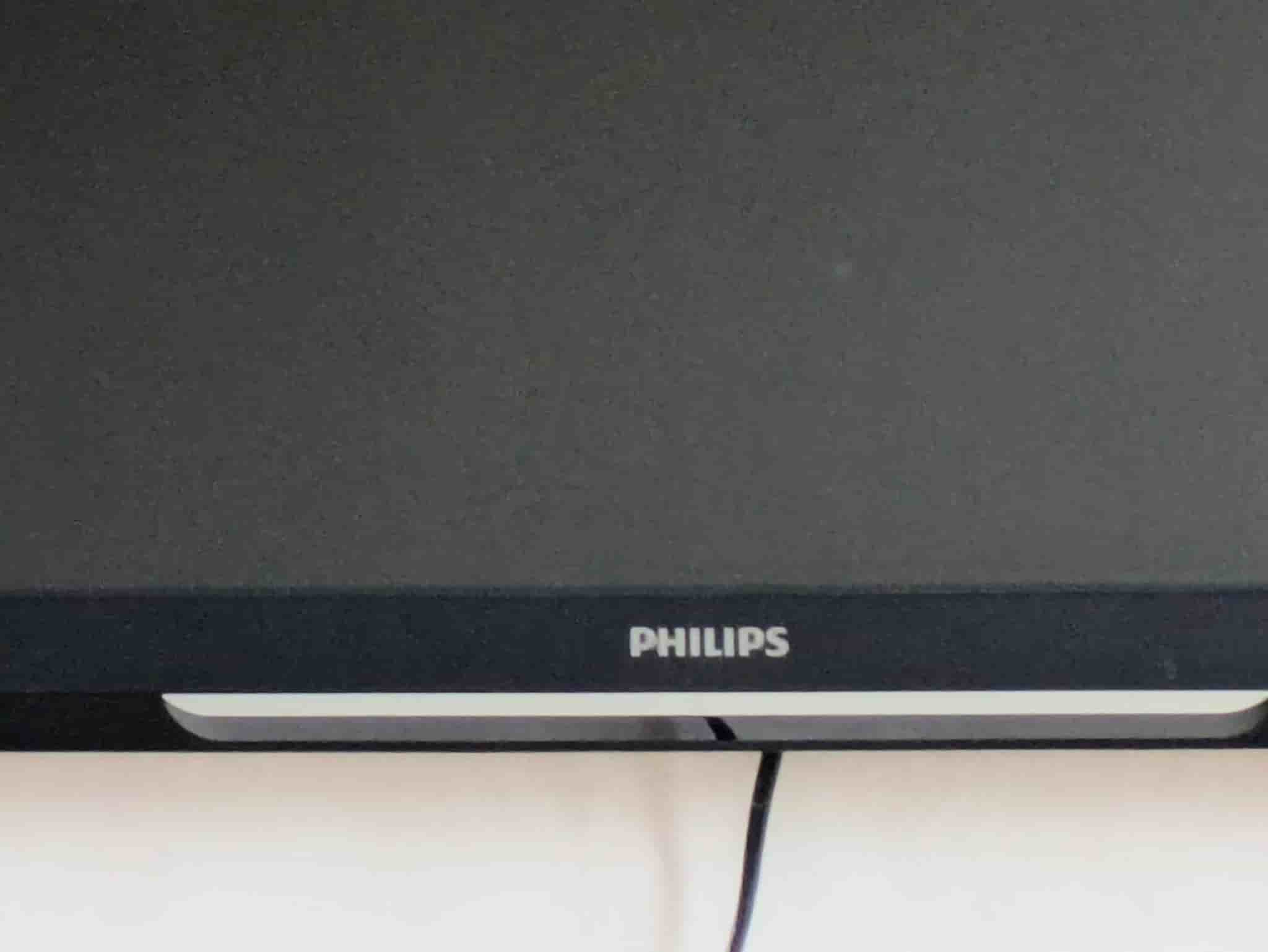 Philips Smart TV plus /43 tum/ LED, 3 D funktion FHD