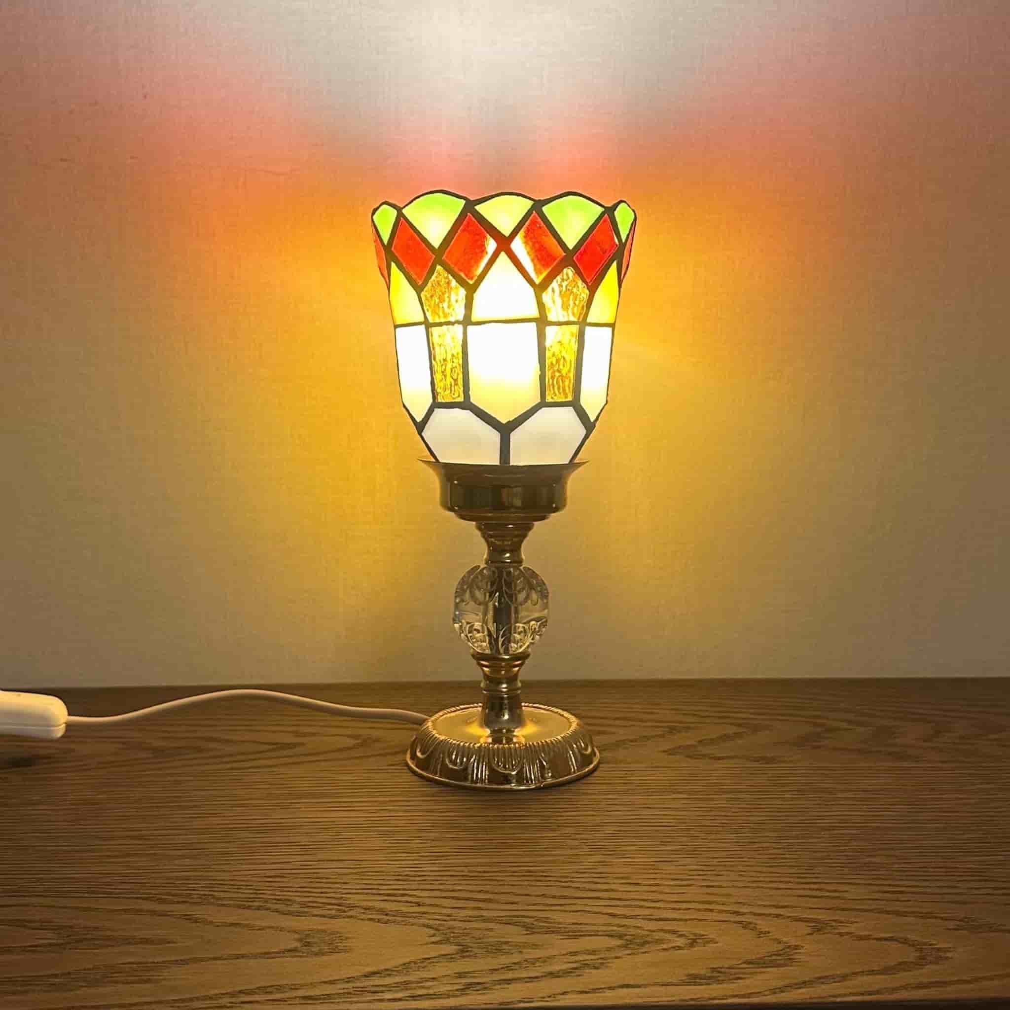 Bordslampa i Tiffany-stil