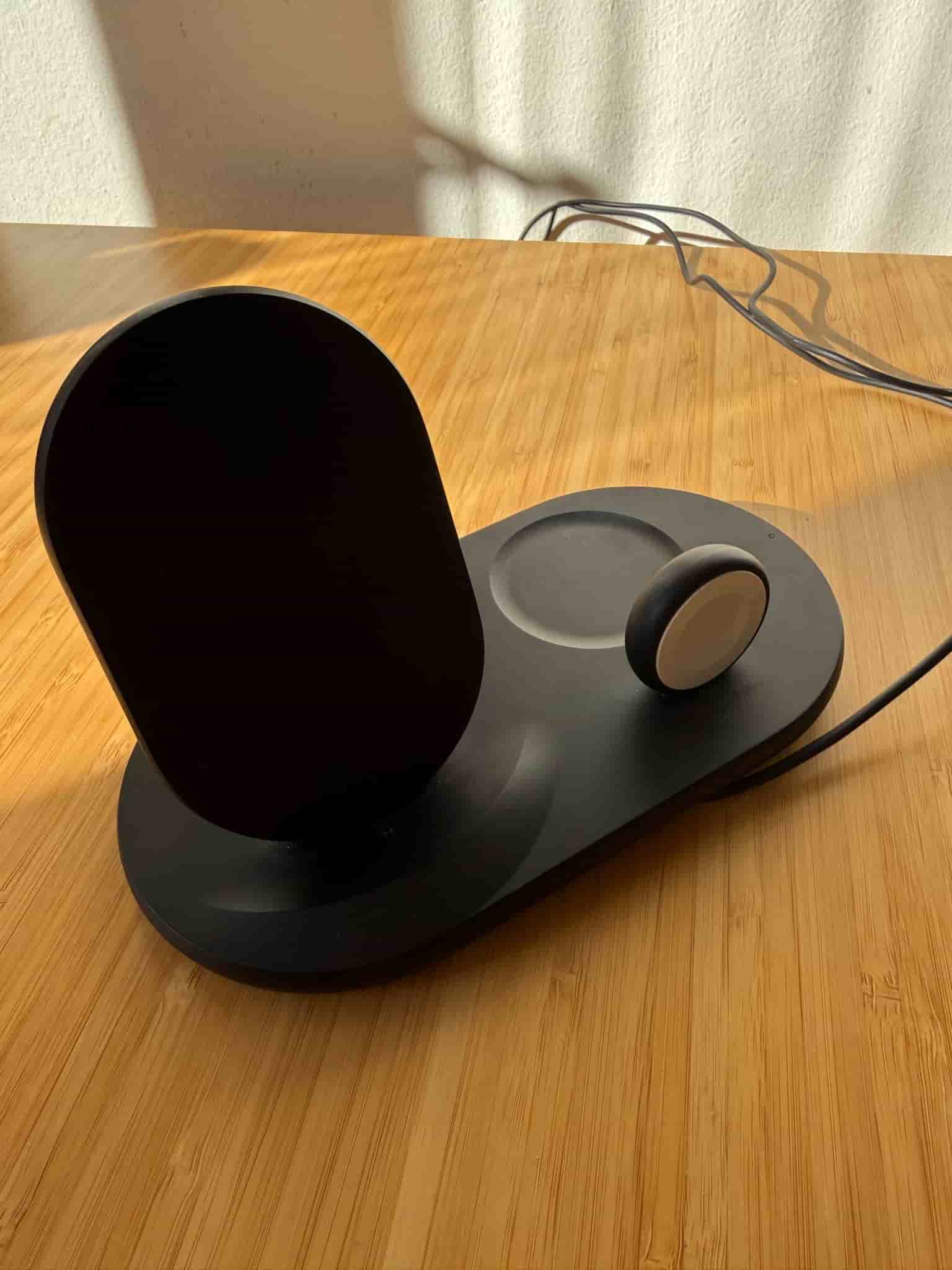 Trådlös laddningsstation för telefon och smartklocka