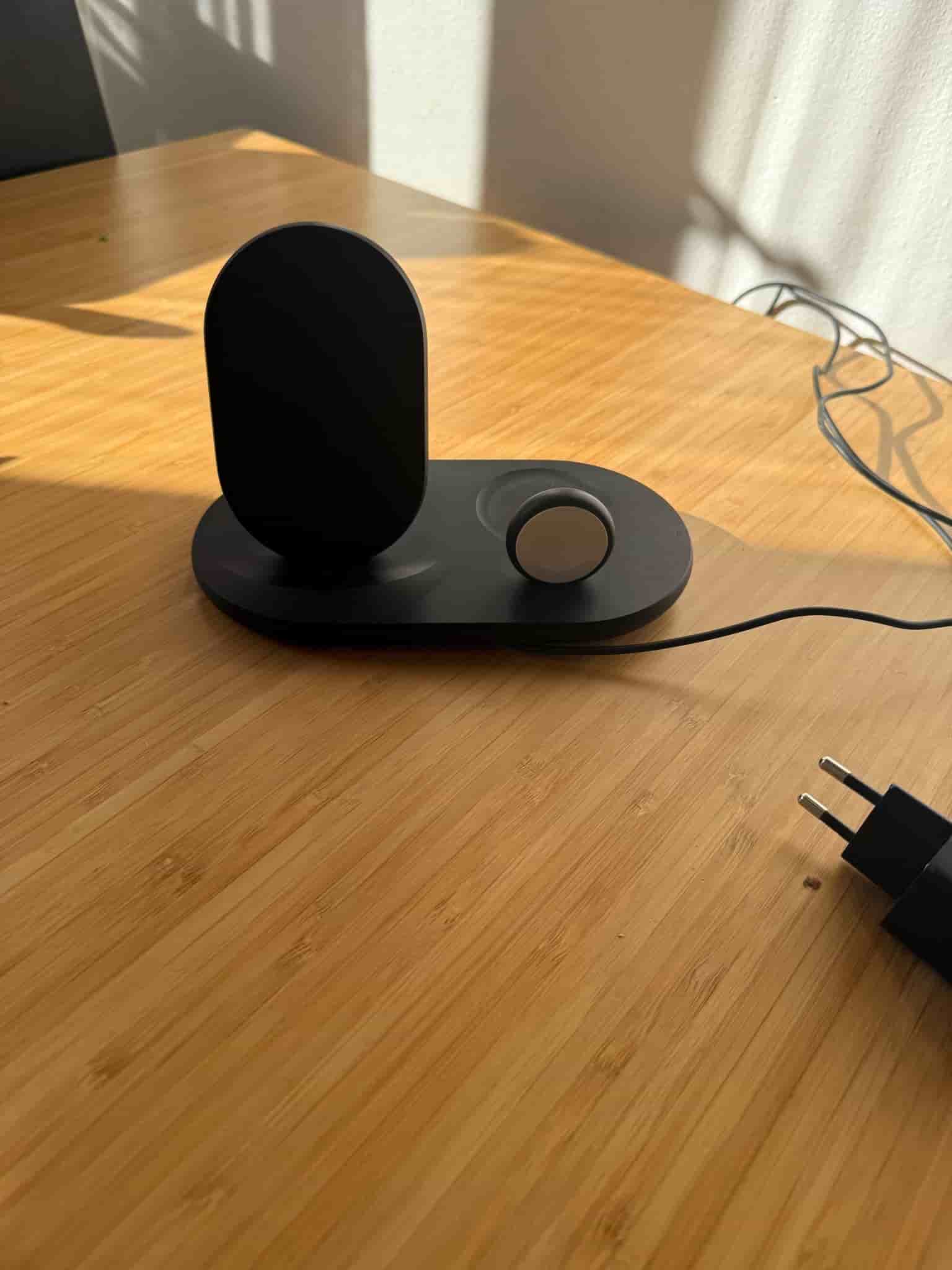 Trådlös laddningsstation för telefon och smartklocka