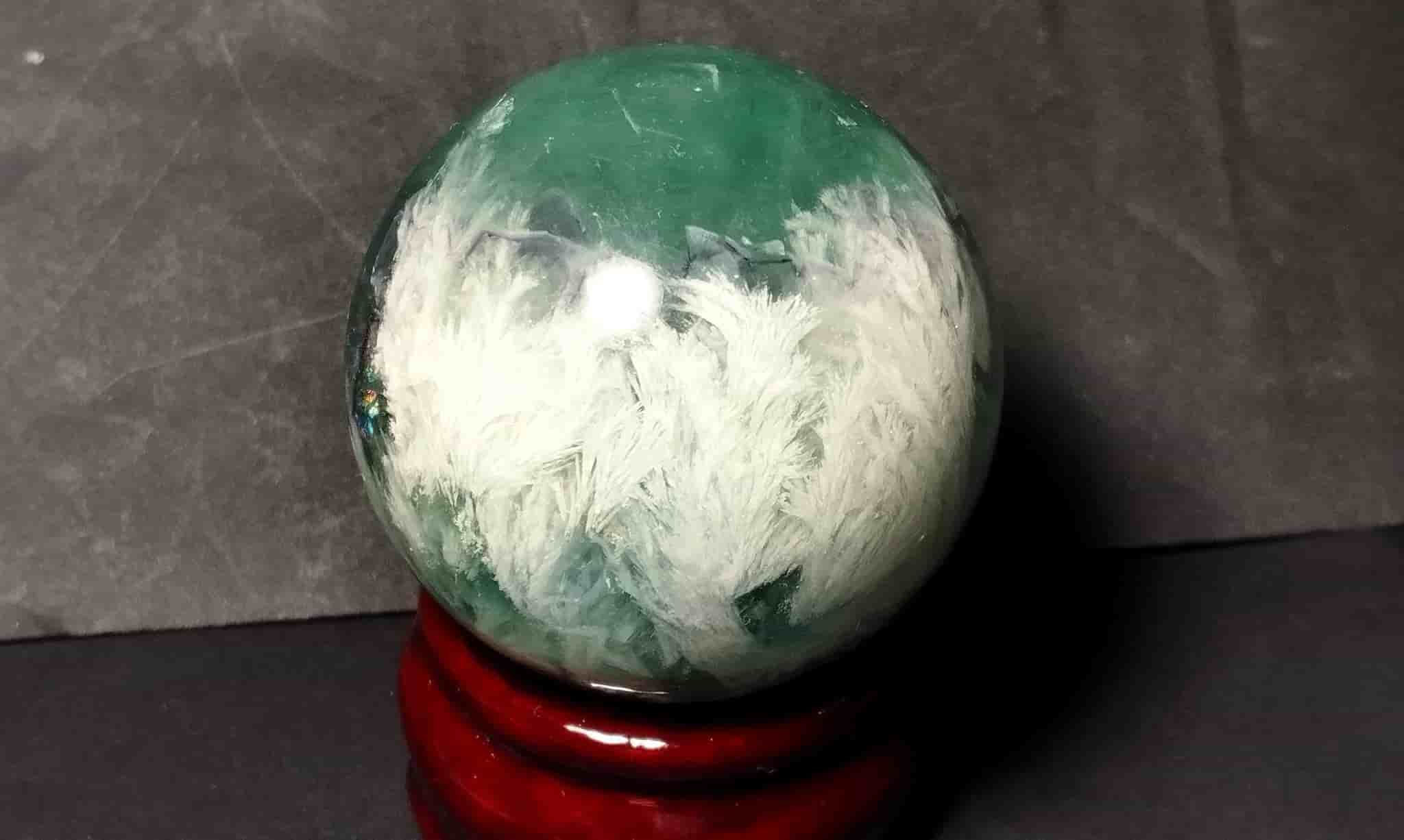 Fjäder Fluorit, kristallkula