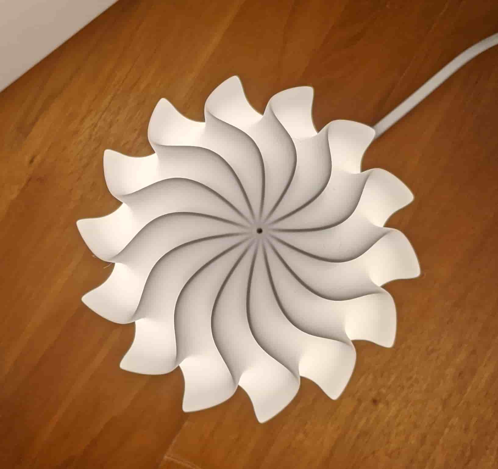 Snygg bordslampa "Soft Ice" i unik design, vit