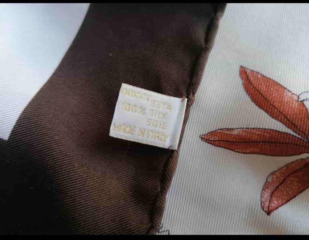 GUCCI VINTAGE SJAL FOULARD MED FINA BLOMMOR