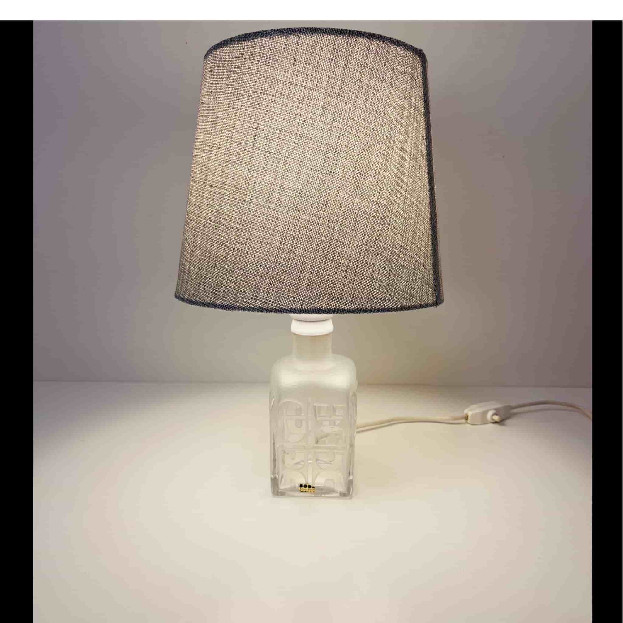 BERTIL VALLIEN. Bordslampa, glas, Boda-Åfors glasbruk, signerad och numrerad.