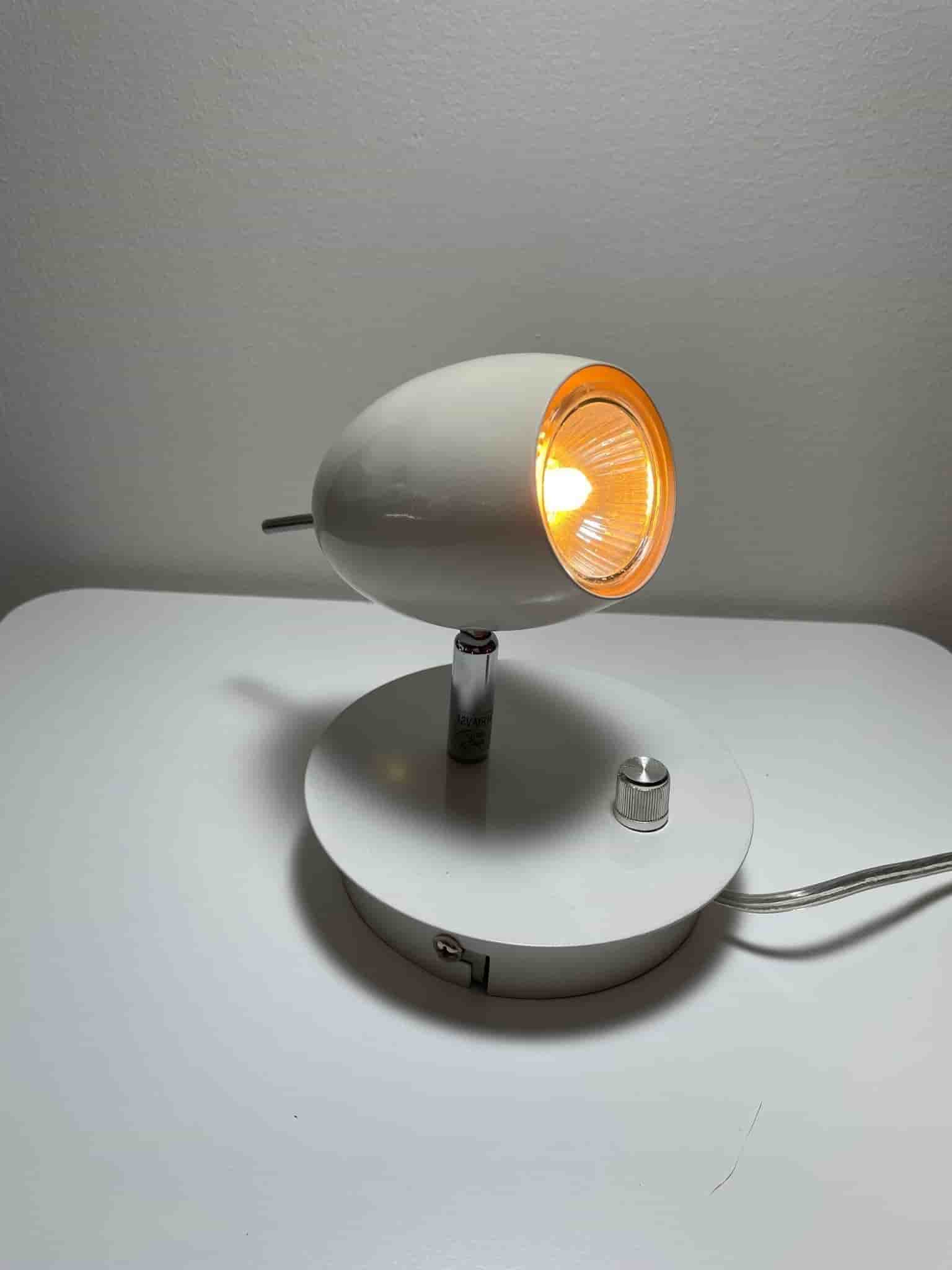 Space Age bordslampa – By Rydéns – vit – dimbar MR16