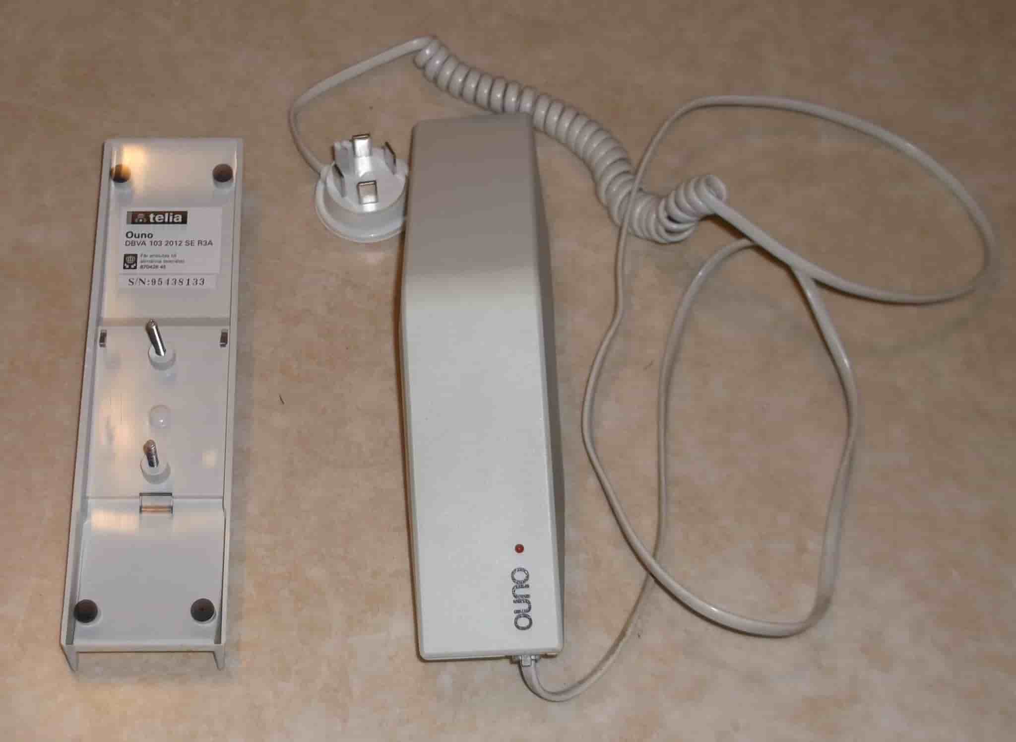Telefon Telia Ouno vägg vit plast knappar analog Televerket Rekvisita Film