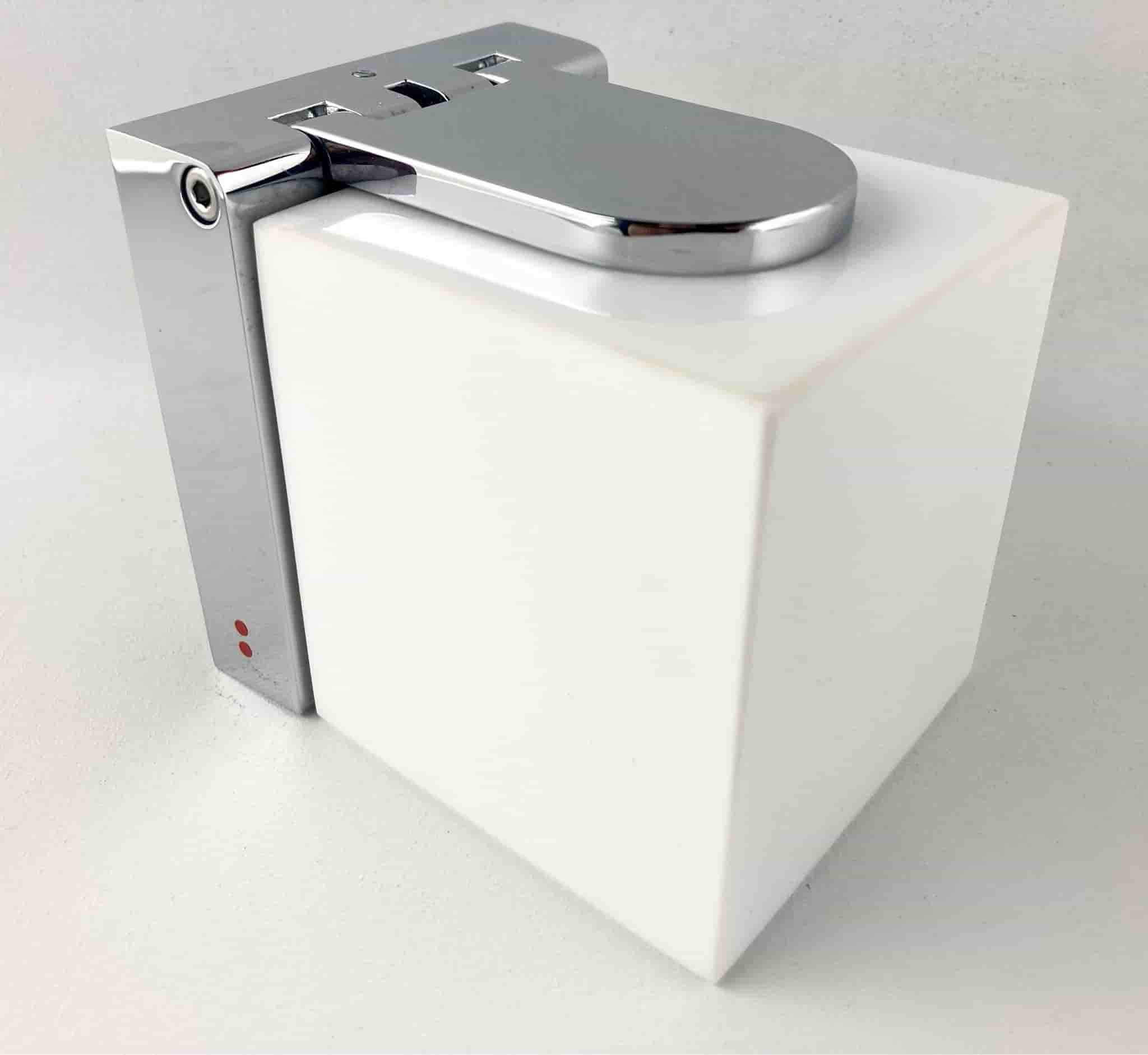 Fabbian Cubetto vägglampa vit glas krom Pamiodesign Italien