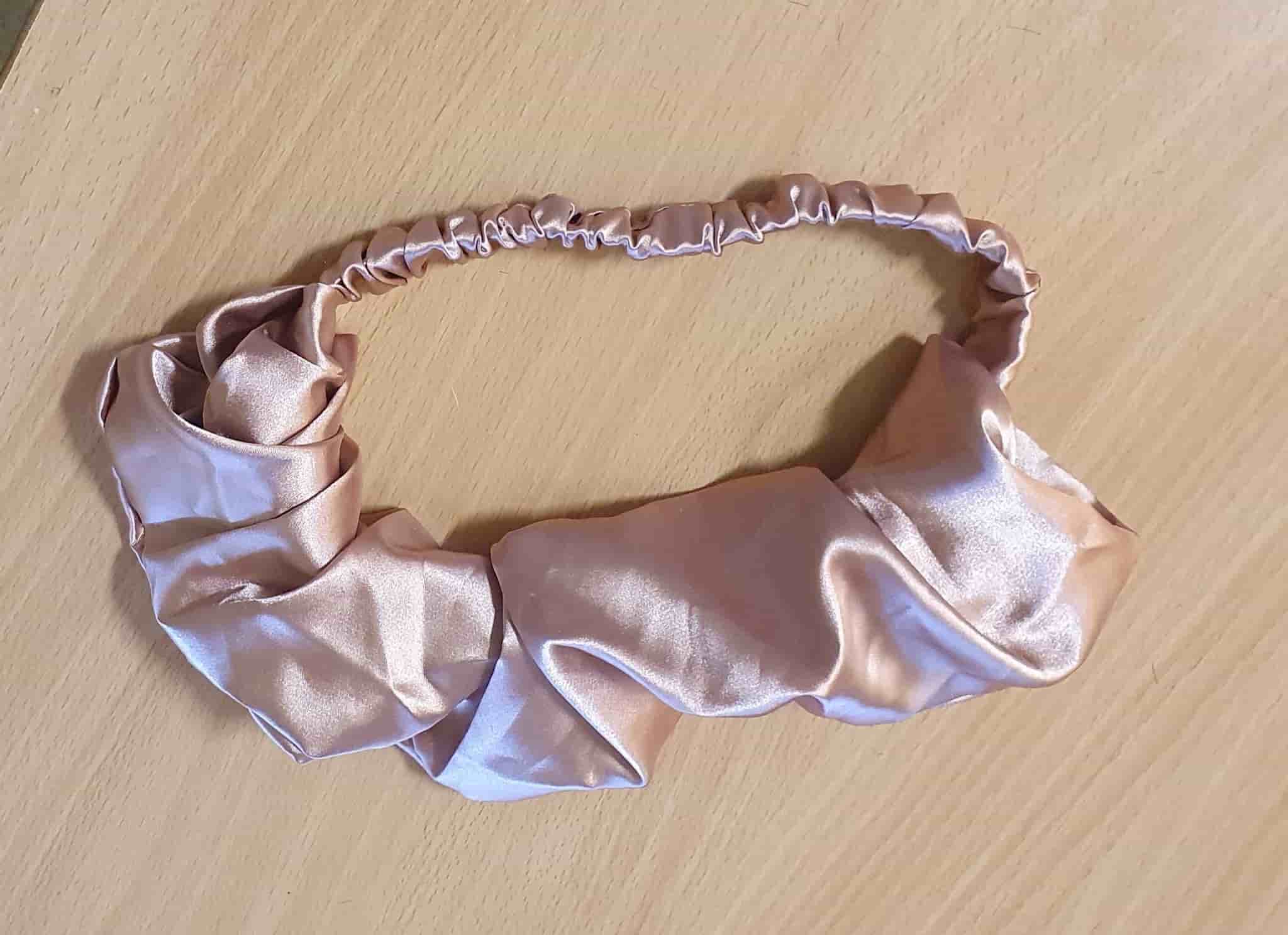 Ljuslila hårband i silke