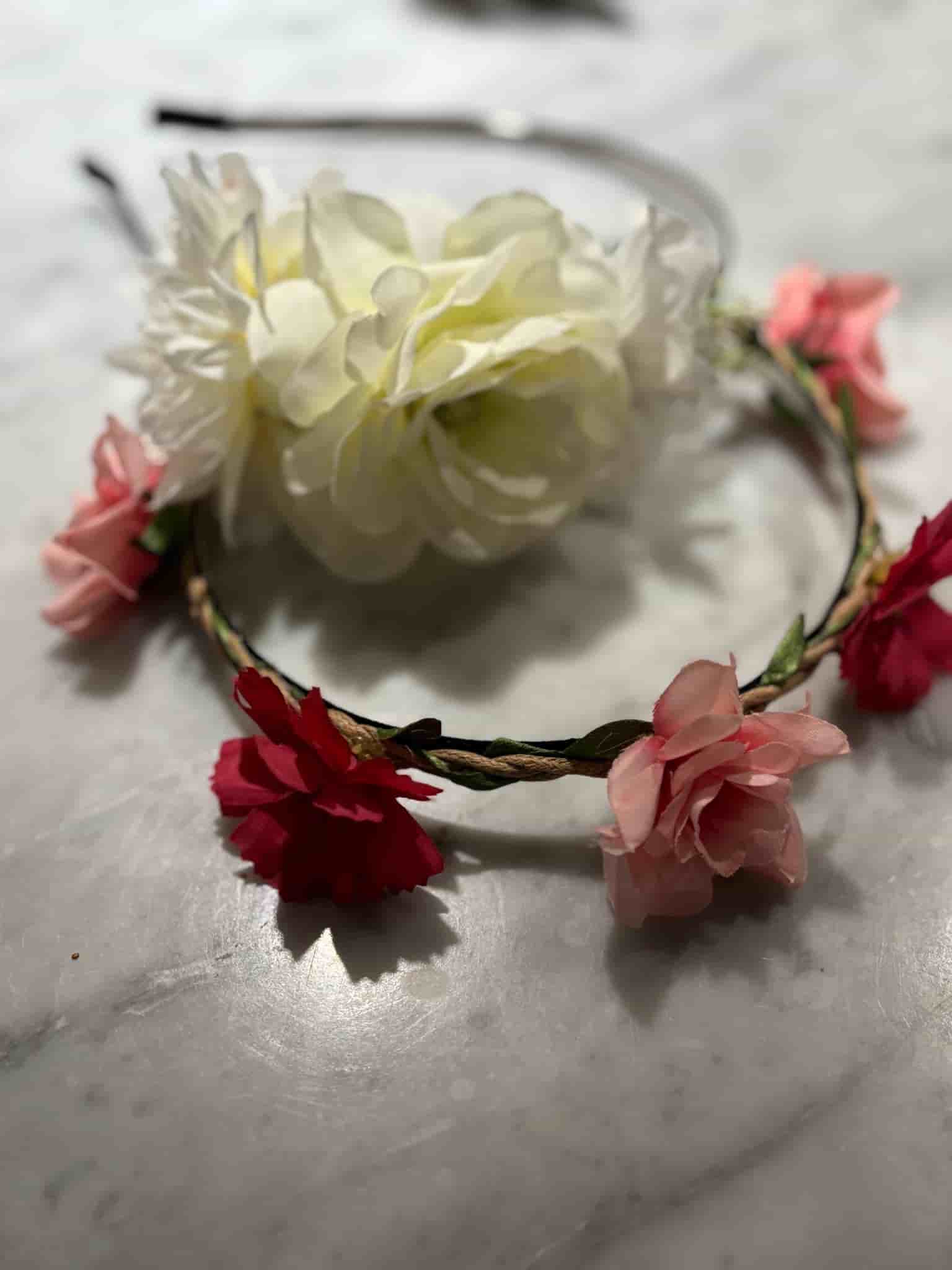 Superfina diadem med blommor i olika färger, ny!
