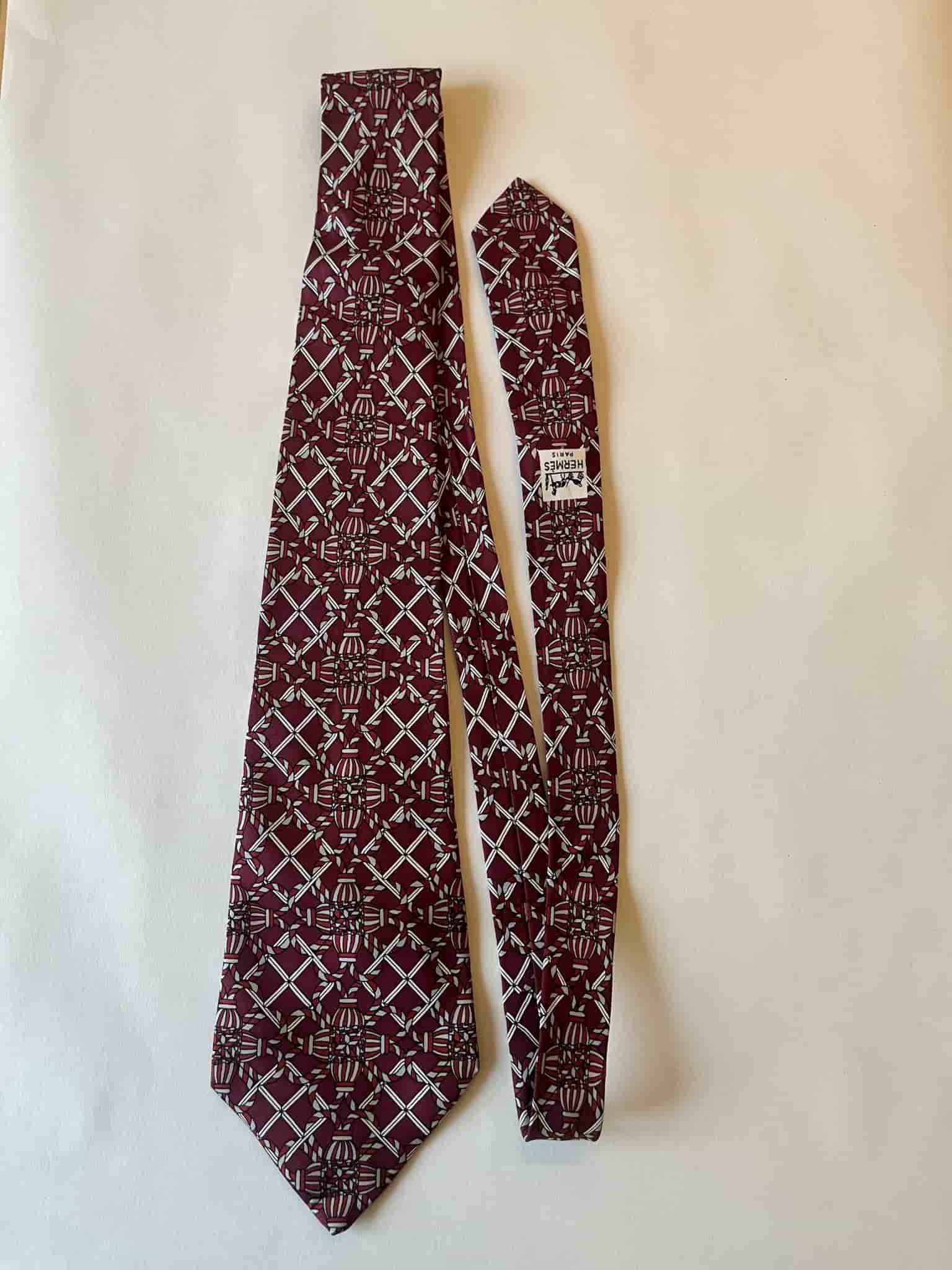 Hermès vinröd sidenslips 590 SA