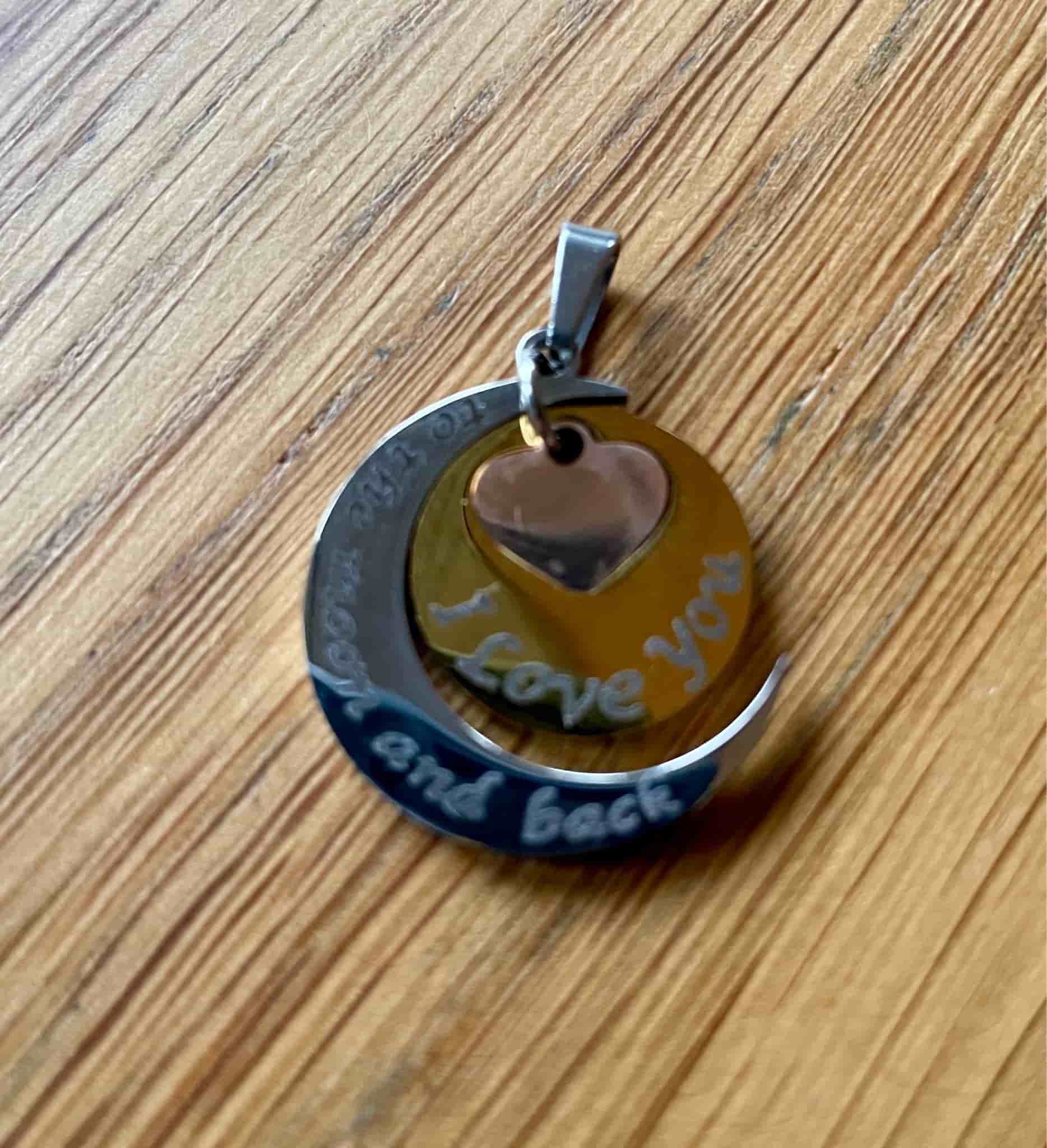 Berlock, med text i rostfritt stål ca 22 mm
