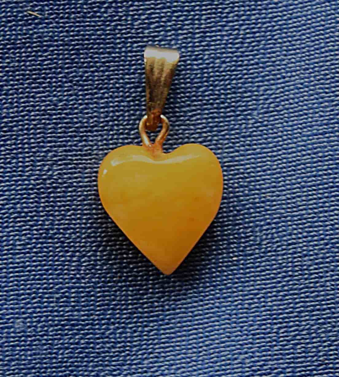 HJÄRTA I BÄRNSTEN som smyckeshänge RAV GENUINE BALTIC AMBER HEART Nr2
