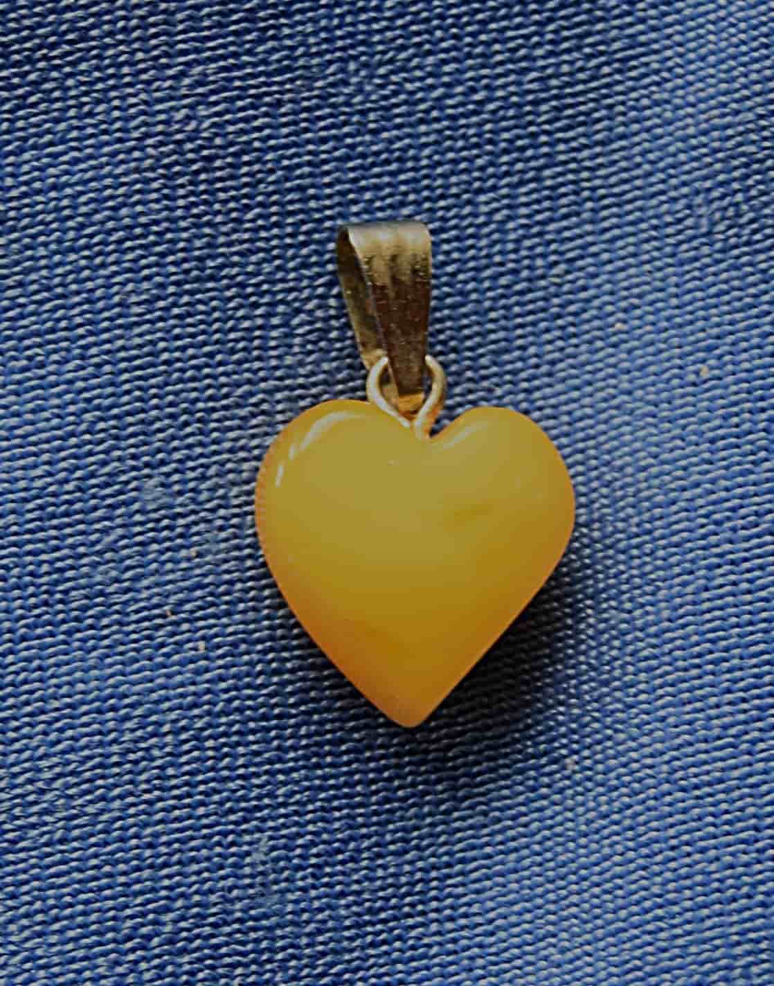 HJÄRTA I BÄRNSTEN som smyckeshänge RAV GENUINE BALTIC AMBER HEART N 3