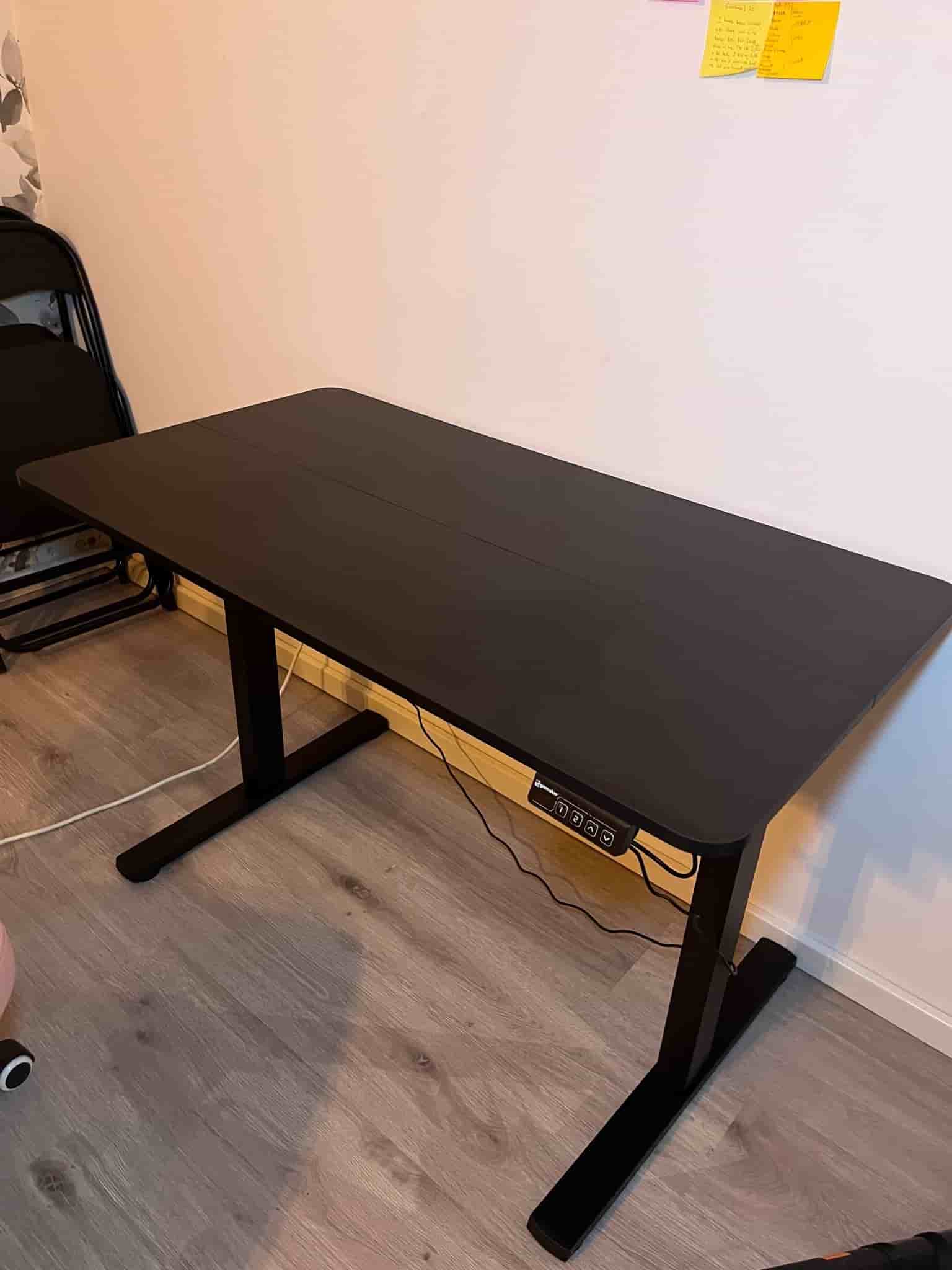 Elektriskt höj- och sänkbart skrivbord