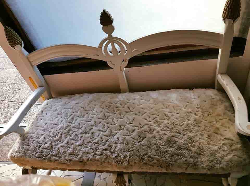 Fantastisk vacker soffa. Lantlig stil