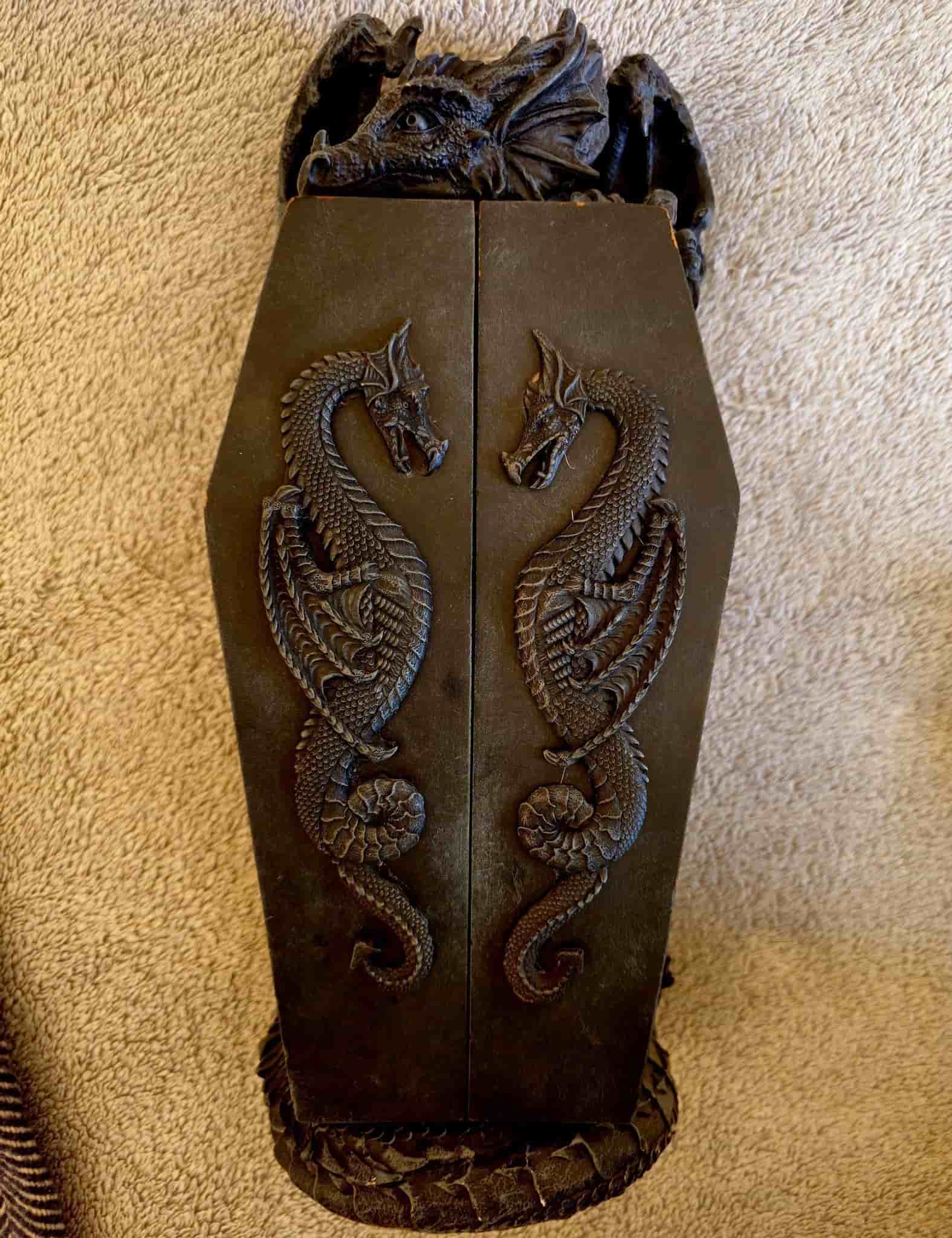 Gothic Dragon Coffin Box – Detaljrik drakkista / smyckesbox – Fantasy & Dark Dec