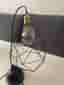 Taklampa i metall med geometrisk design