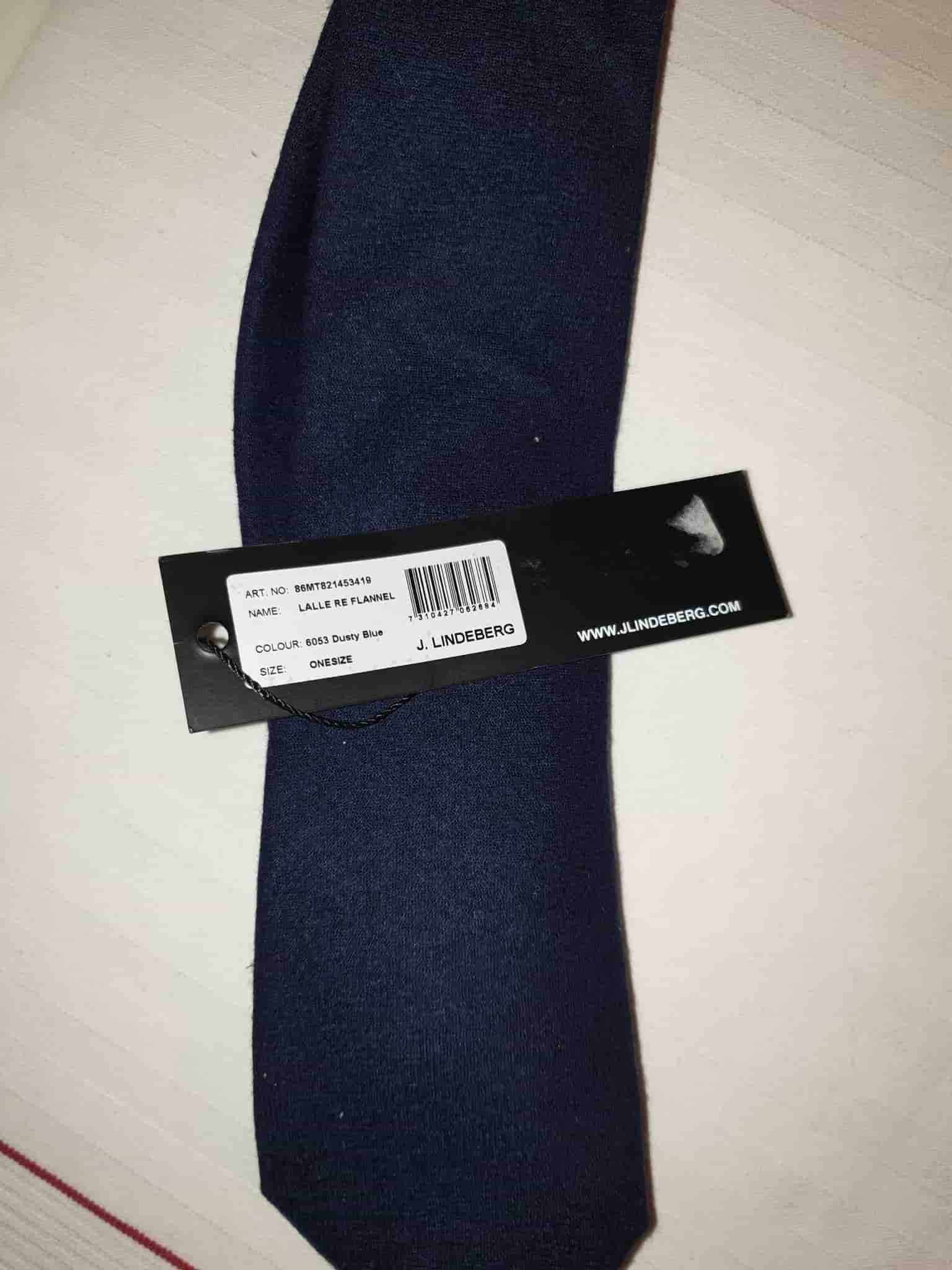 Ny slips Lalle re flannel i färgen dusty blue från J. Lindeberg.