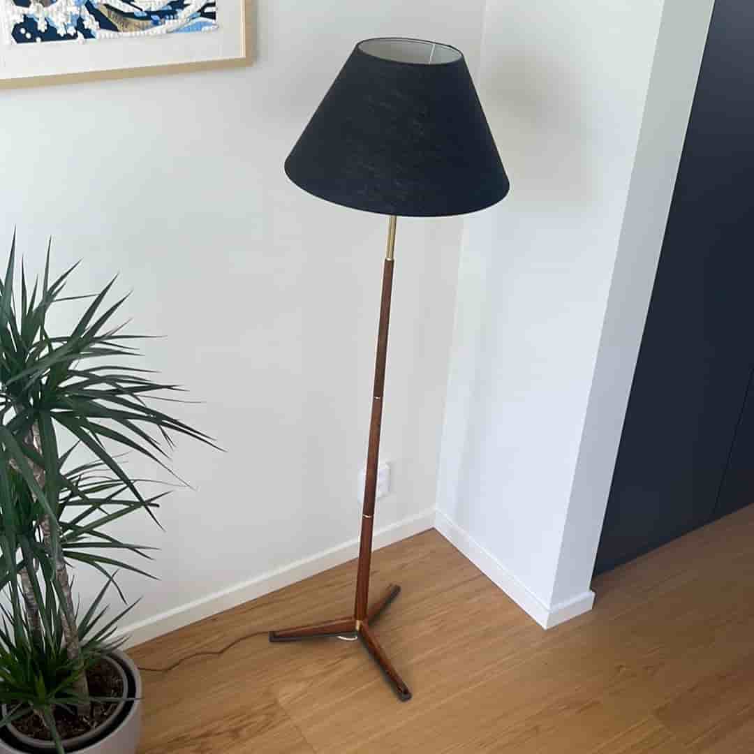 Retro Golvlampa i teak och mässing med svart skärm