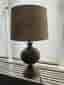 Bordslampa med träfot och tygskärm