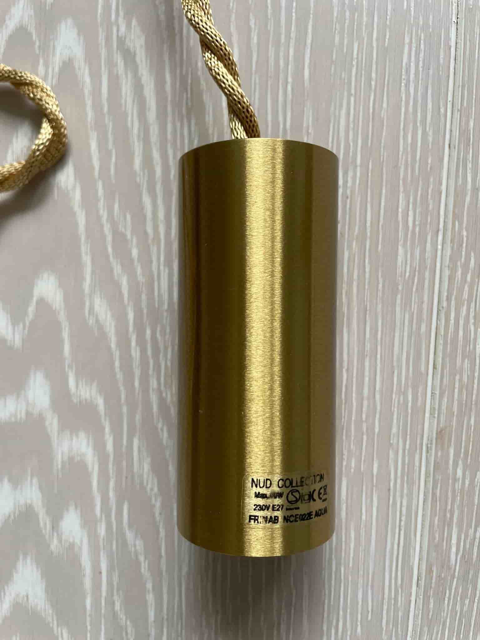 NUD Collection lampupphängning i mässing med guldfärgad textilsladd