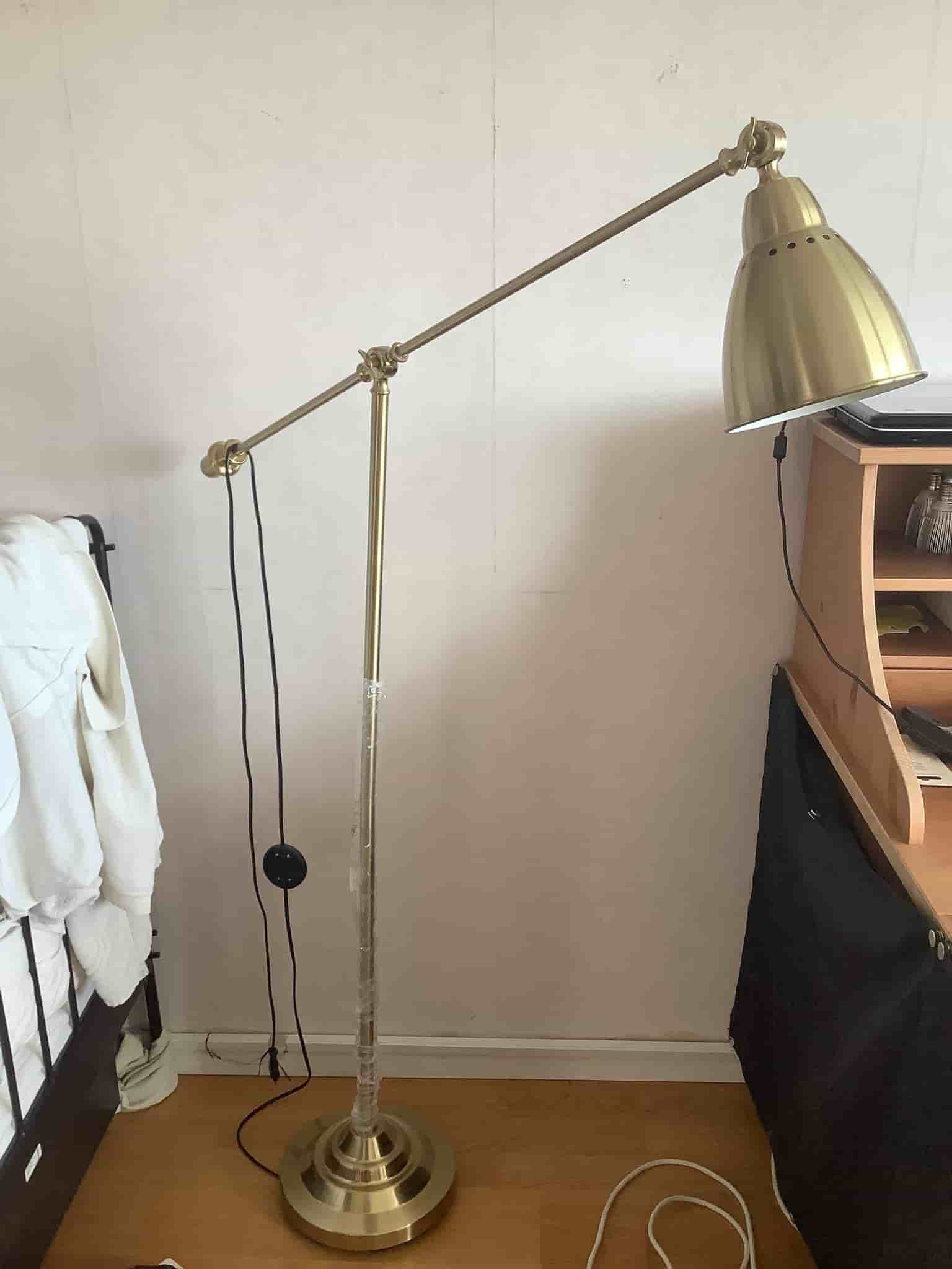 (Ny) Golvlampa i mässing / guld lampa