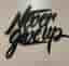 Svart metallskylt "Never Give Up" – 30x27 cm