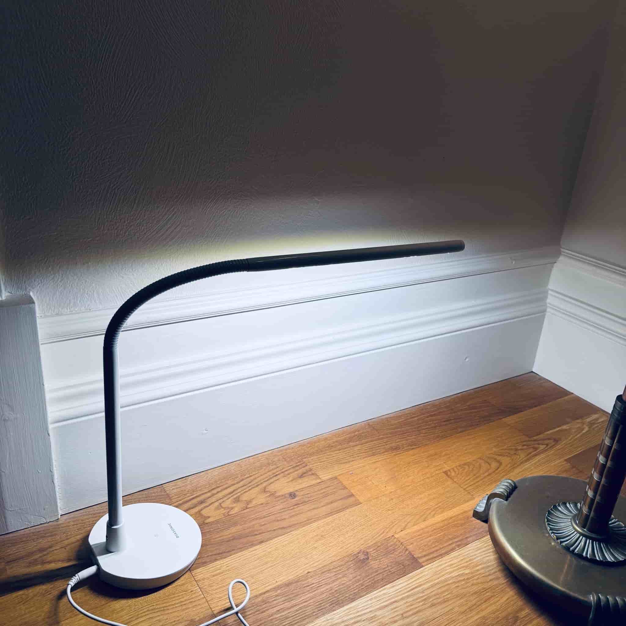 Skrivbordslampa Arbetsbelysning Design Lampa Bordslampa Diasonic LED DL51 Vit