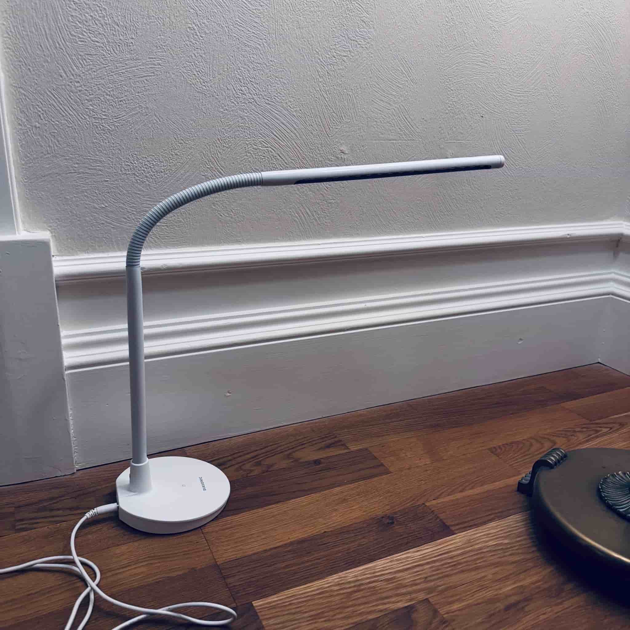 Skrivbordslampa Arbetsbelysning Design Lampa Bordslampa Diasonic LED DL51 Vit