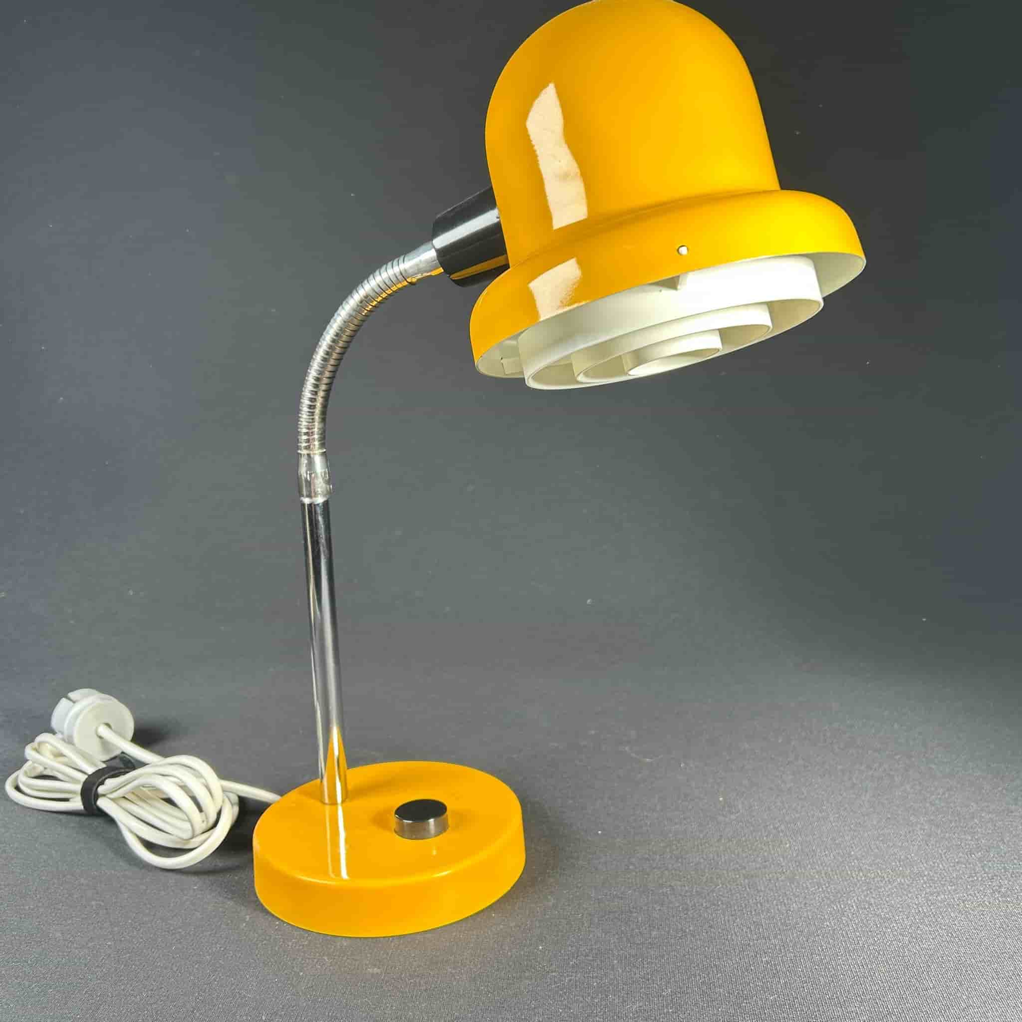 Elidus bordslampa i gul plåt